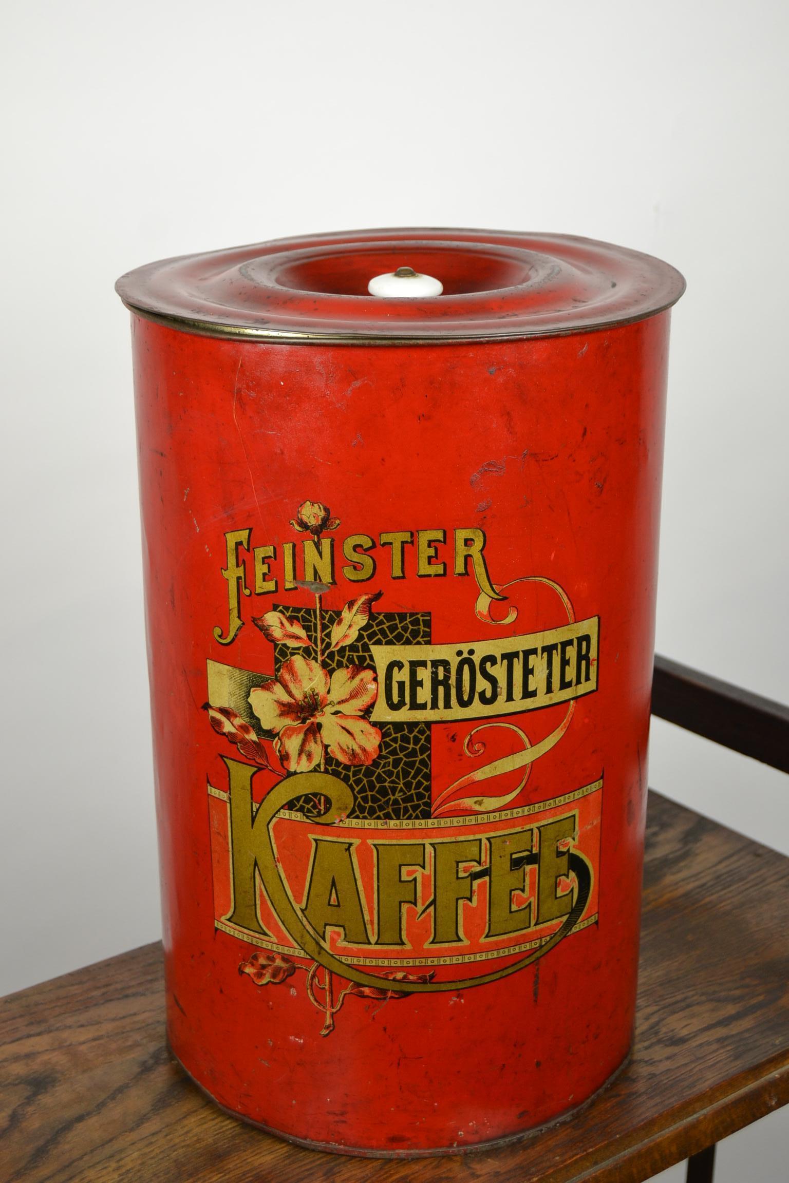 German Art Nouveau Coffee Bin, Red Tole with Flowers In Good Condition In Retie, BE