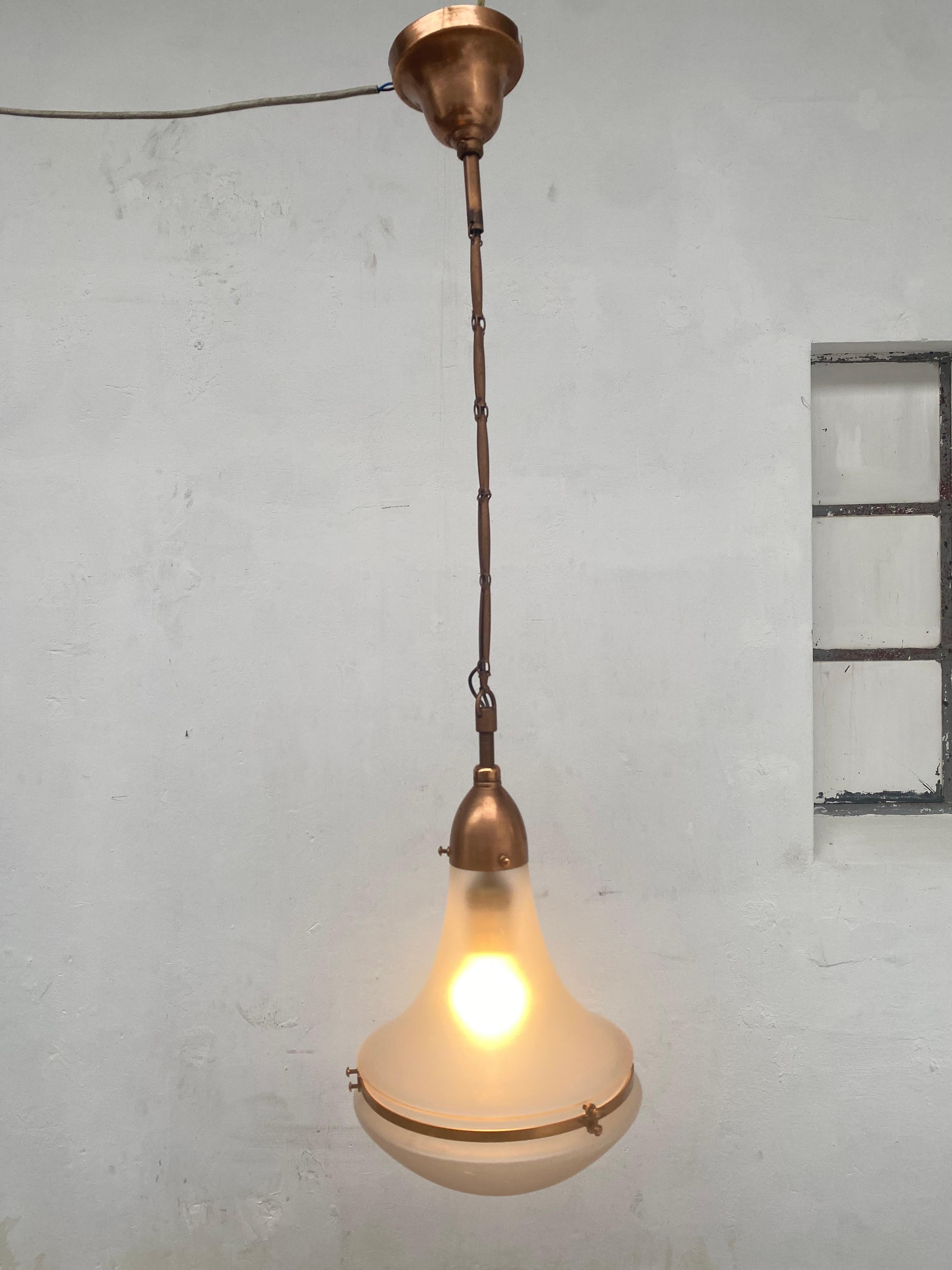  'Luzette' pendant lamp by Peter Behrens for Siemens, Germany 

A very nice Luzette pendant lamp, made in the early 20th century 

This Luzette lamp has its original decorative chain and ceiling canopy hardware in a red copper finish 

From its