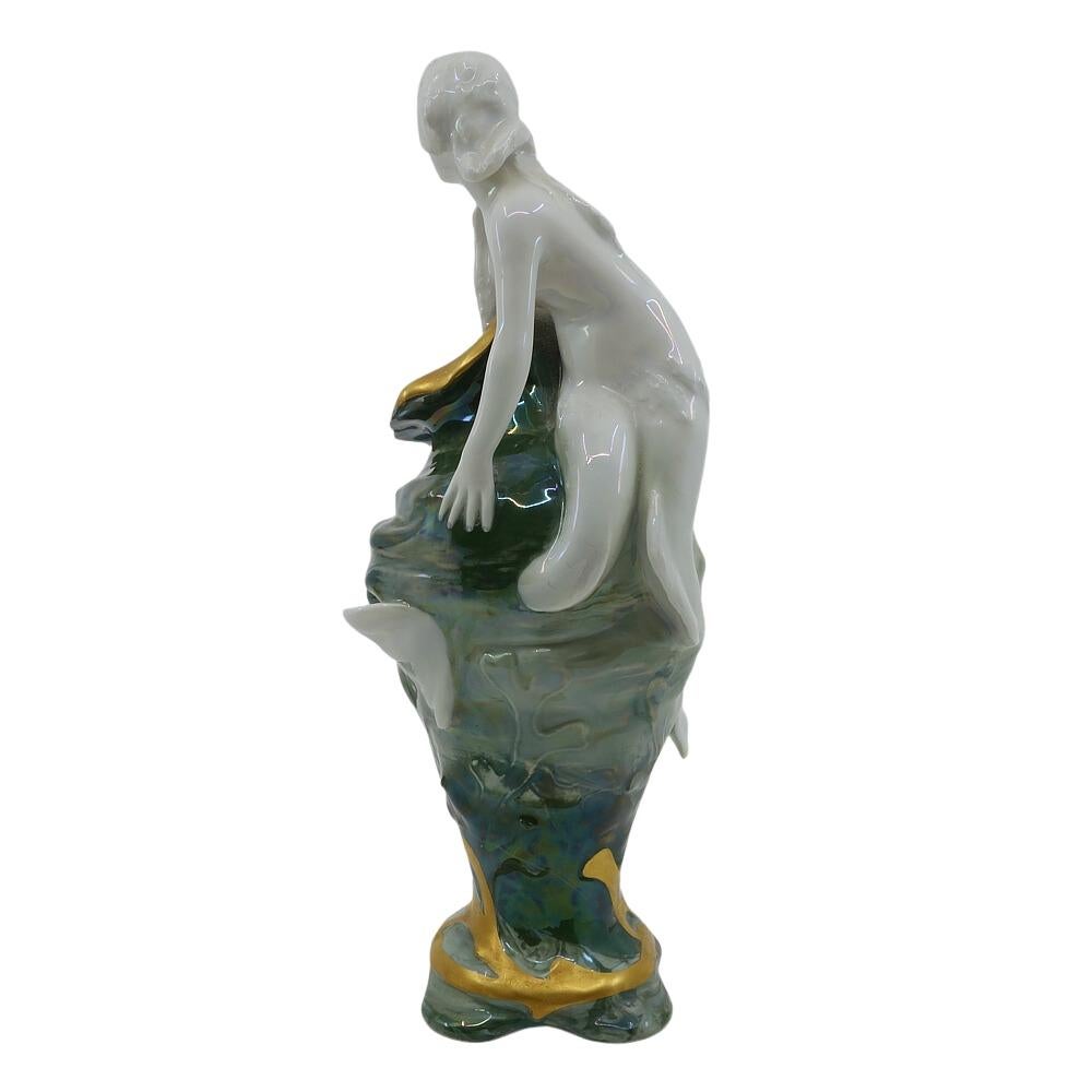 Beautiful Kronach - Bauer, Rosenthal & Co hand-painted Art Nouveau figural porcelain vase. Vase is made in Kronach (Bavaria) Germany, circa 1900 and is decorated in heavy gold over an iridized, mottled green body featuring a snow white glazed