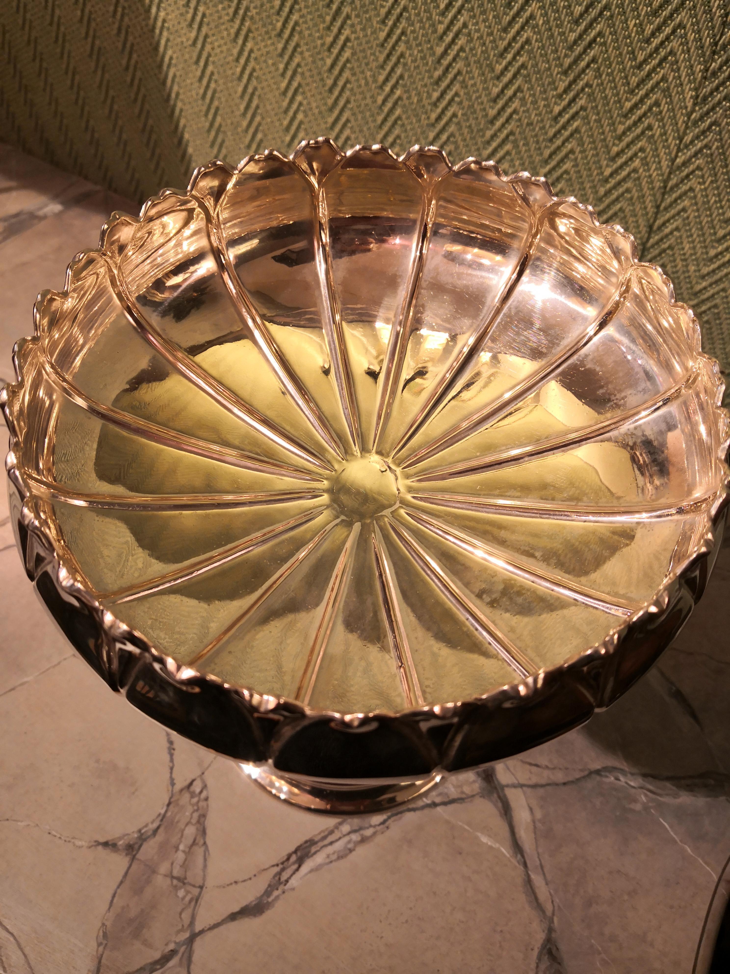 Hugh German Art Nouveau centerpiece bowl in 800 silver. The bowl is shaped as a water lily blossom with the characteristic leaves left and right hand underneath the blossom. Round stand with a naturalistic water lily bud .
Stamped 800 and German