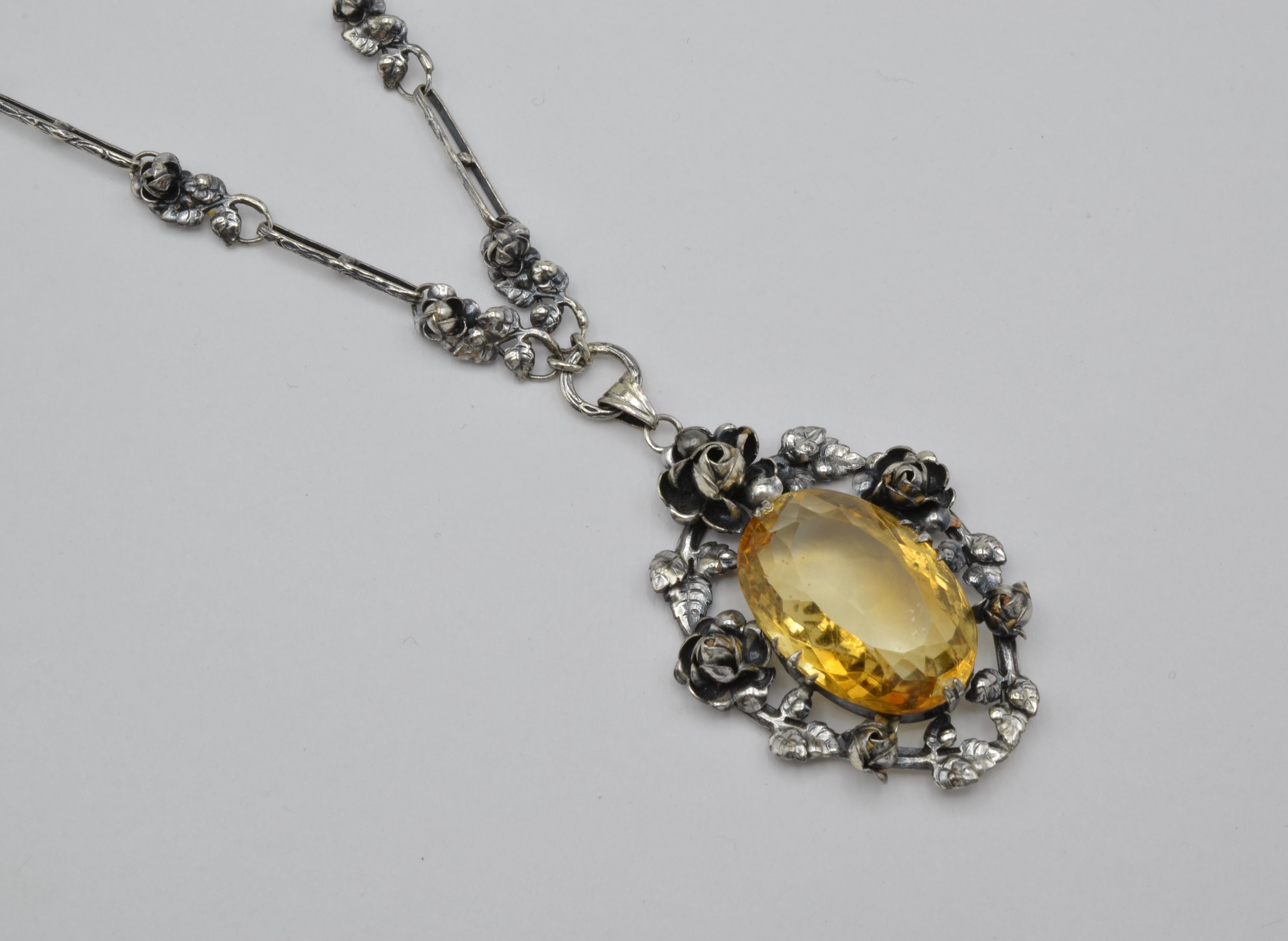 Taille ovale Collier de fleurs en argent Art nouveau allemand avec citrine ovale en vente