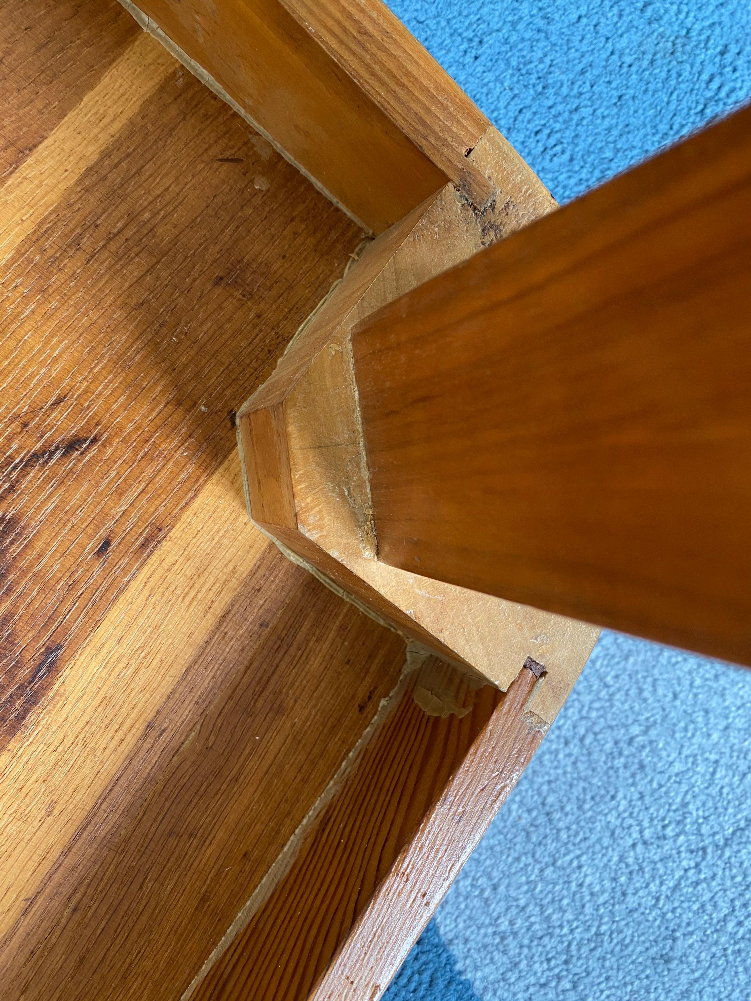 Table basse moderniste allemande Art Déco en bois de chêne et placage de bois par Bruno Paul 1920 en vente 3
