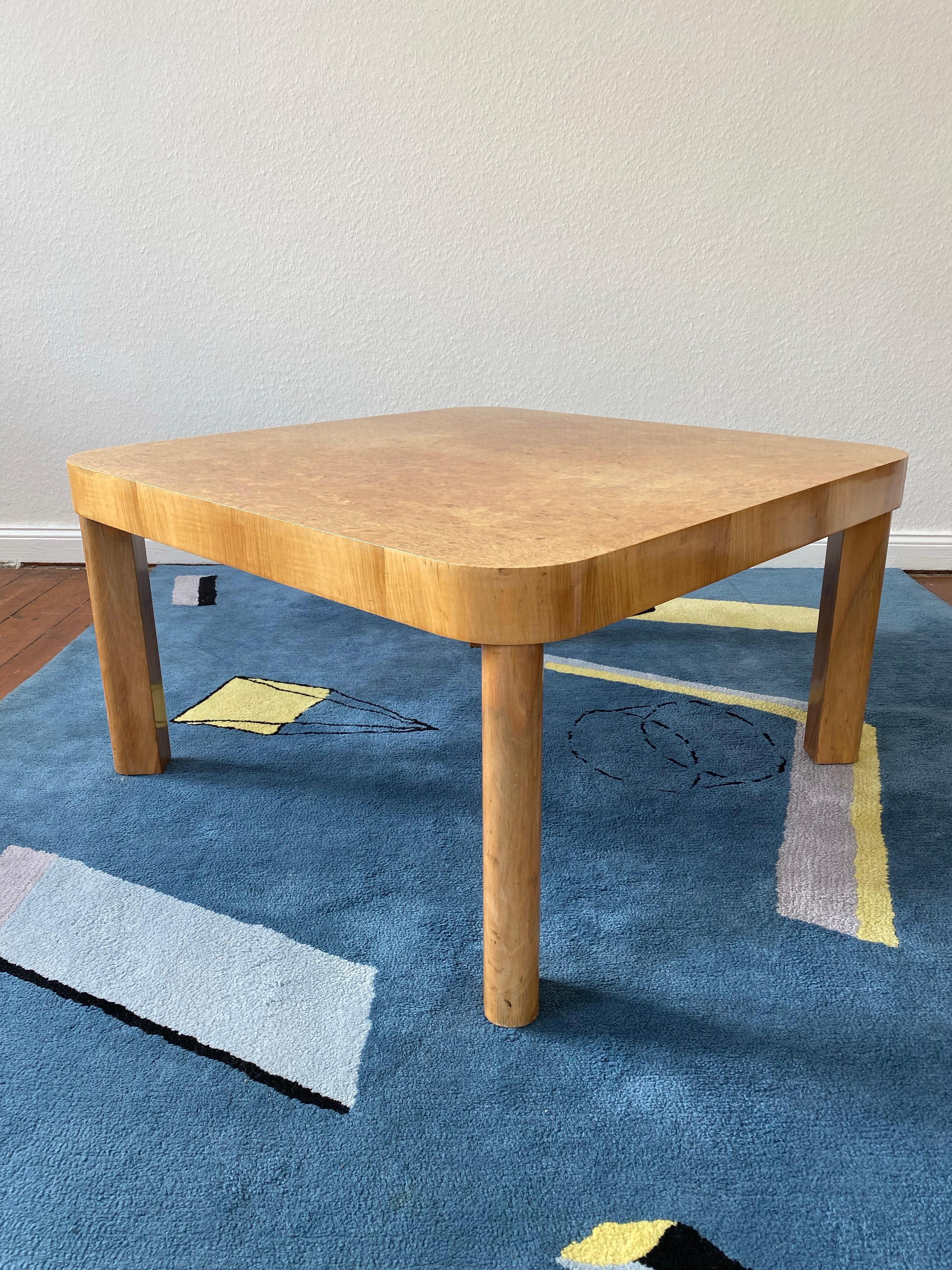 Allemand Table basse moderniste allemande Art Déco en bois de chêne et placage de bois par Bruno Paul 1920 en vente