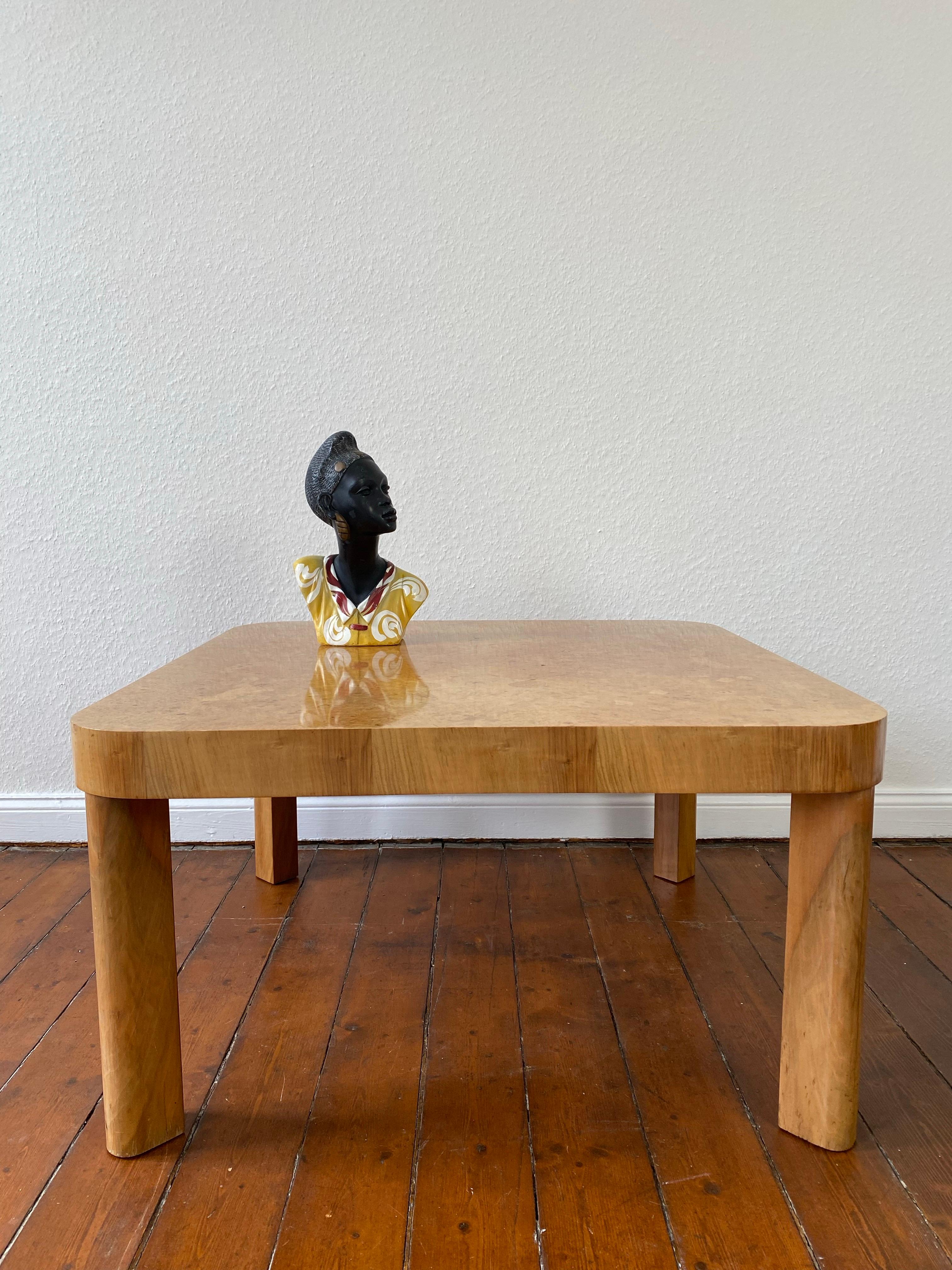 Début du 20ème siècle Table basse moderniste allemande Art Déco en bois de chêne et placage de bois par Bruno Paul 1920 en vente