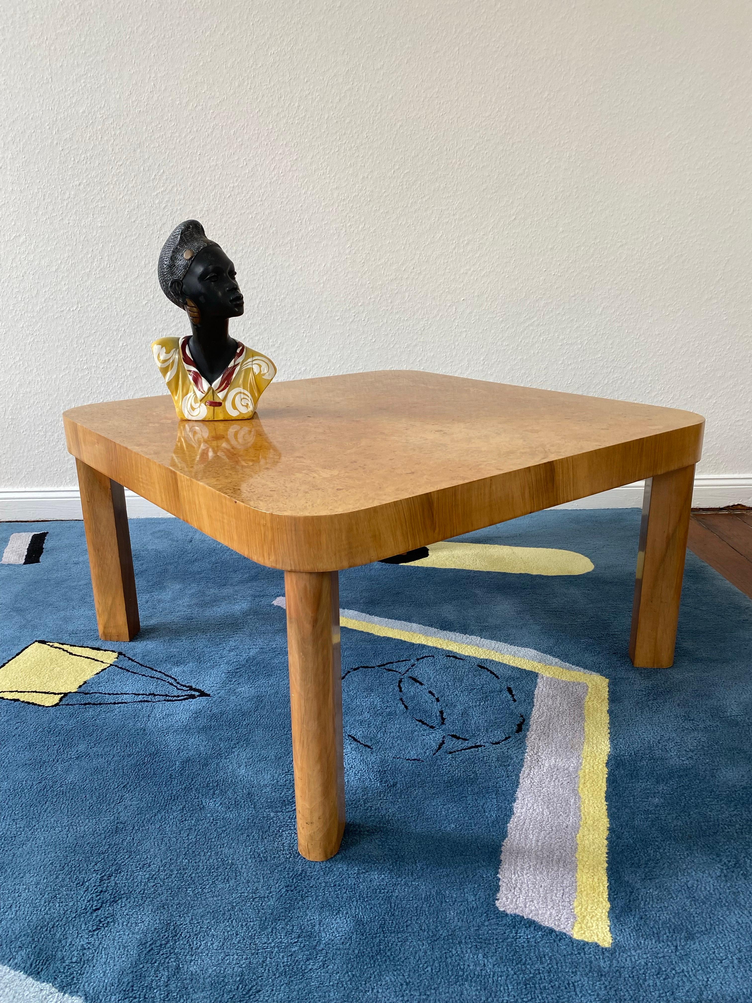 Table basse moderniste allemande Art Déco en bois de chêne et placage de bois par Bruno Paul 1920 en vente 1