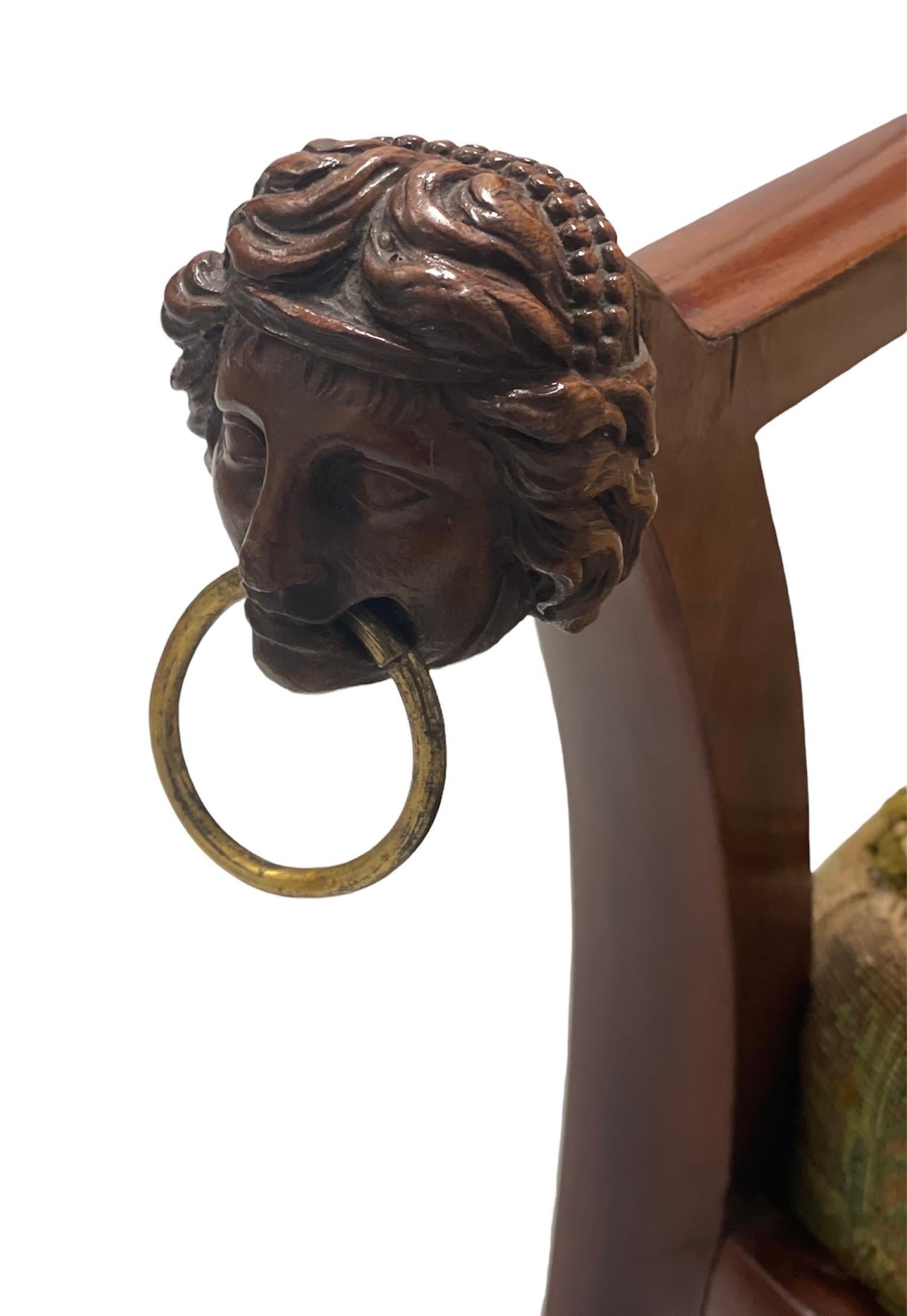 Sillón neoclásico austriaco alemán con forma de águila Alemán en venta