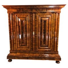 Armario barroco alemán "Frankfurter Wellenschrank", 1730, Nogal