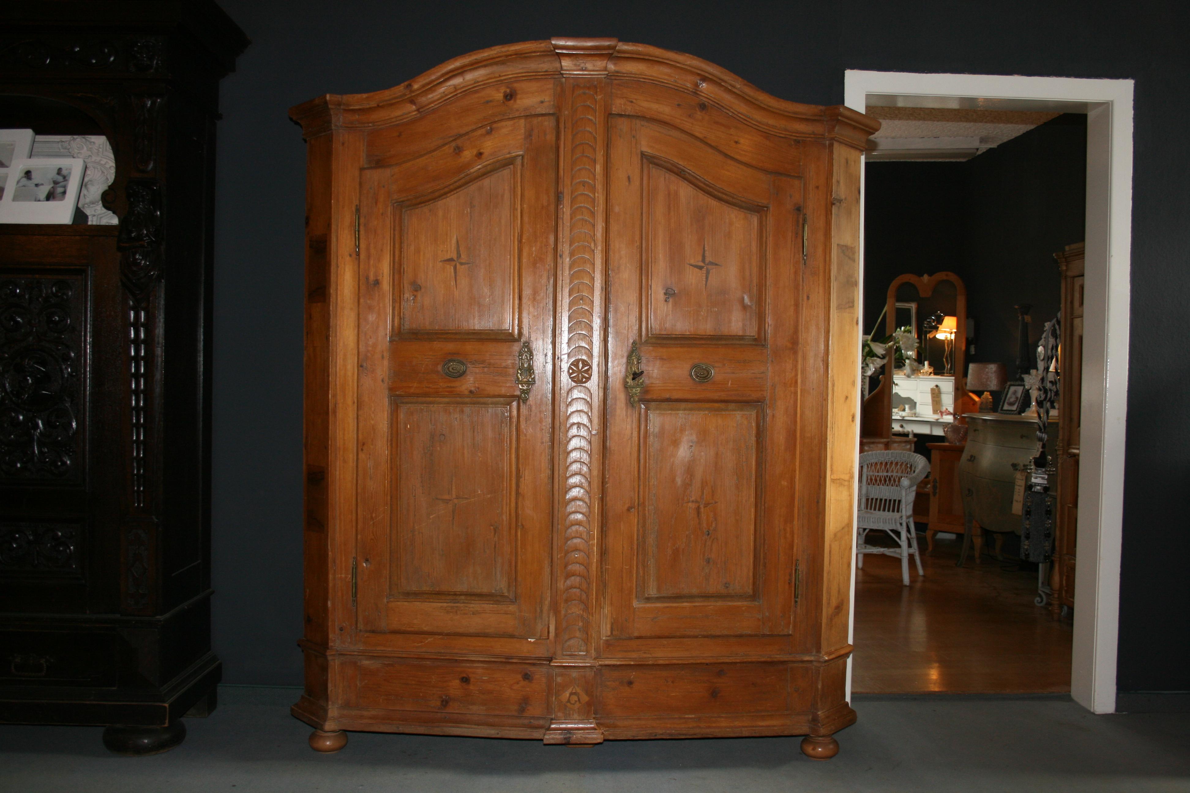 18th Century and Earlier German Baroque Bodensee Armoire, Pine, 18th Century