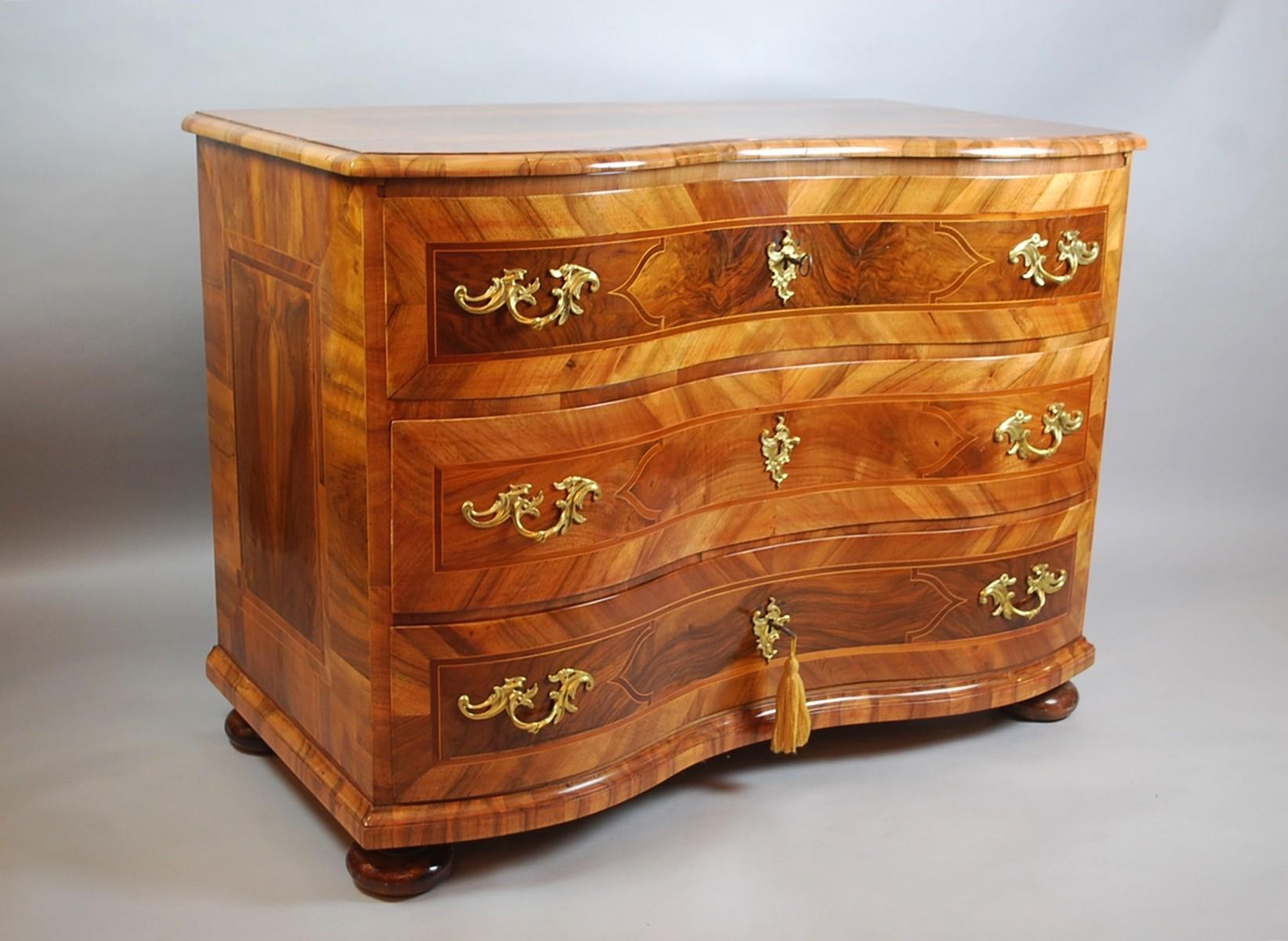 German Baroque Chest of Drawers In Good Condition For Sale In Brussels, BE