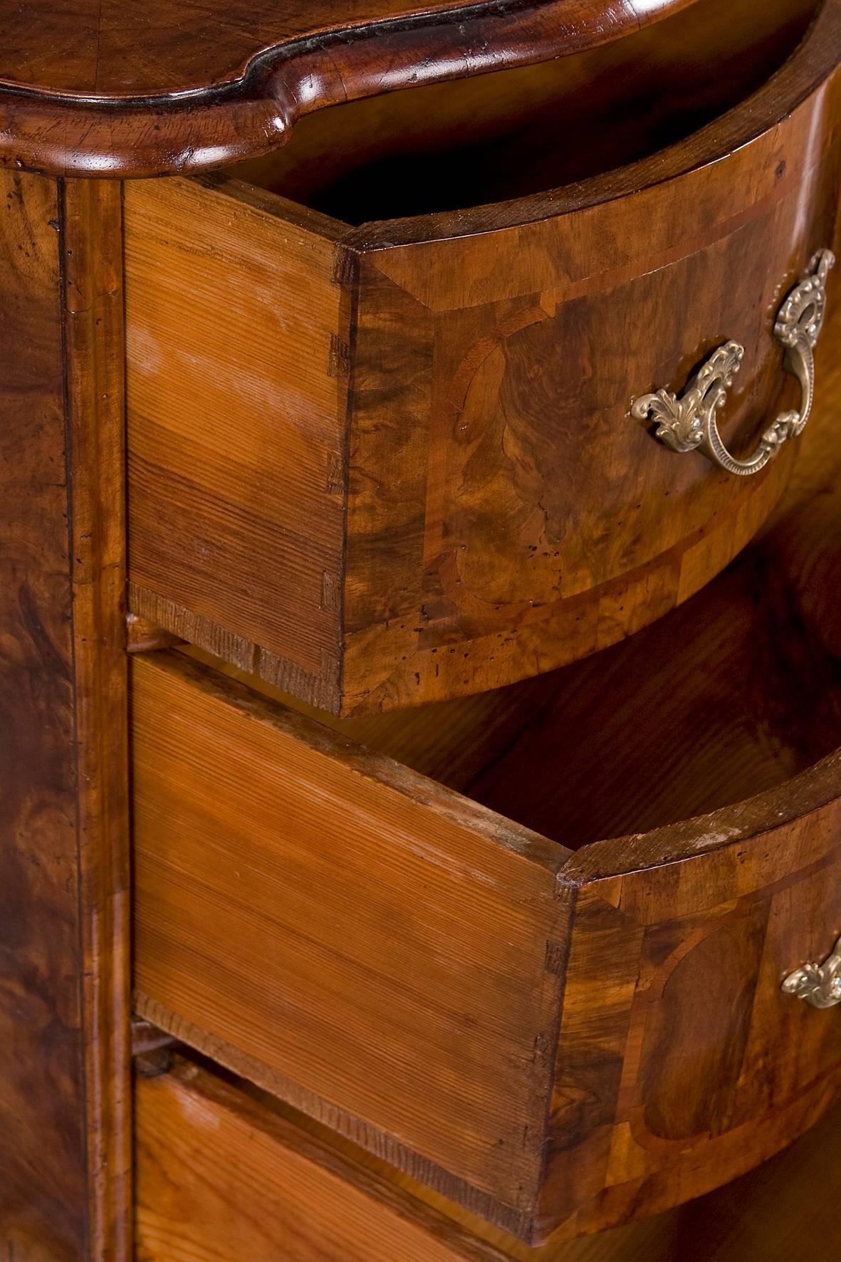 German Baroque Commode Made of Walnut Wood im Zustand „Hervorragend“ in Senden, NRW