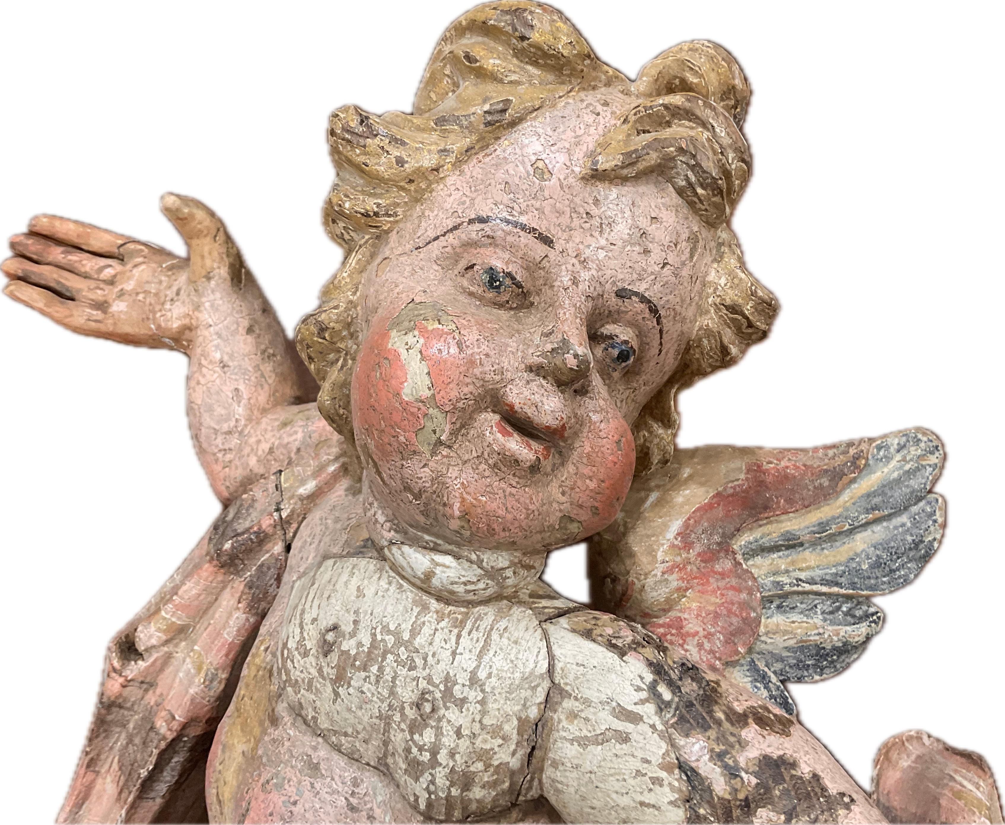 Fino al XVIII secolo Sculture di angeli in legno dipinto in stile barocco tedesco, una coppia in vendita