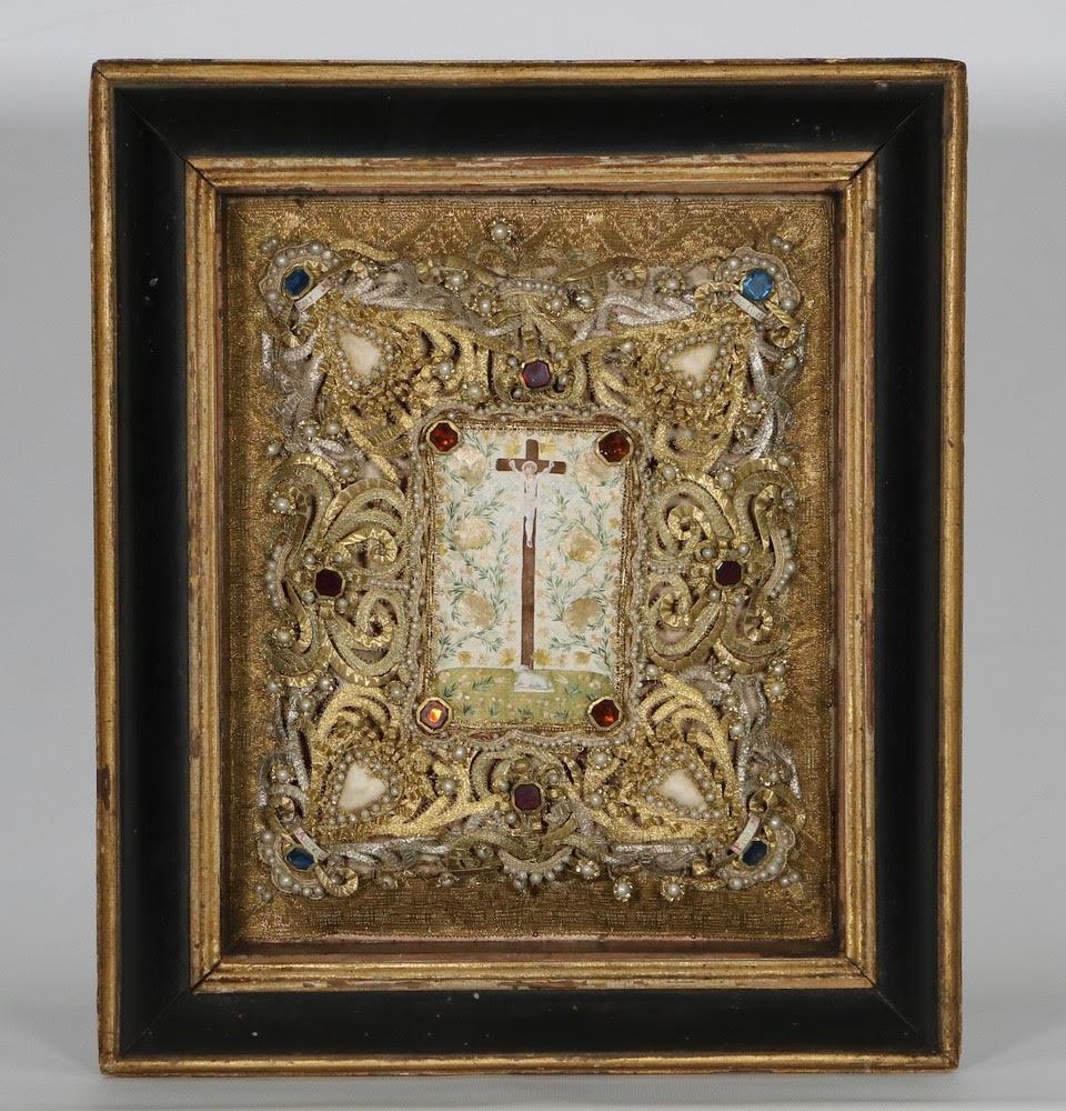 German baroque catholic tridimensional Klosterarbeit reliquary, made with sewn metal foil and thread, elaborately decorated and ornamented with imitation gem stones and pearls. Likely handmade in a German cloister during the early 1800s, the