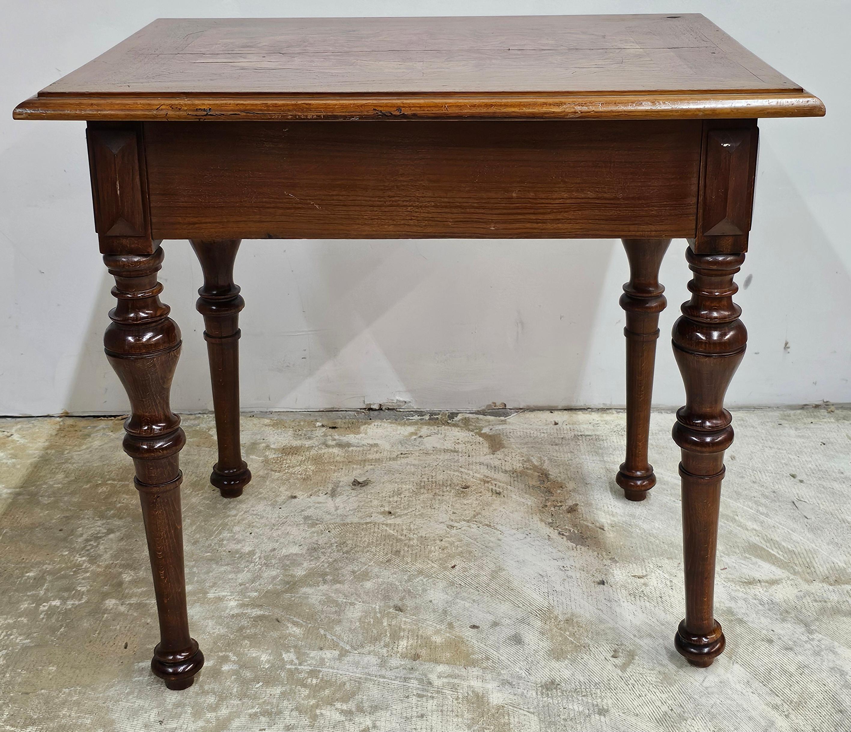 Deutscher Barocktisch aus zirkassianischem Nussbaum und Walnussholz im Angebot 5