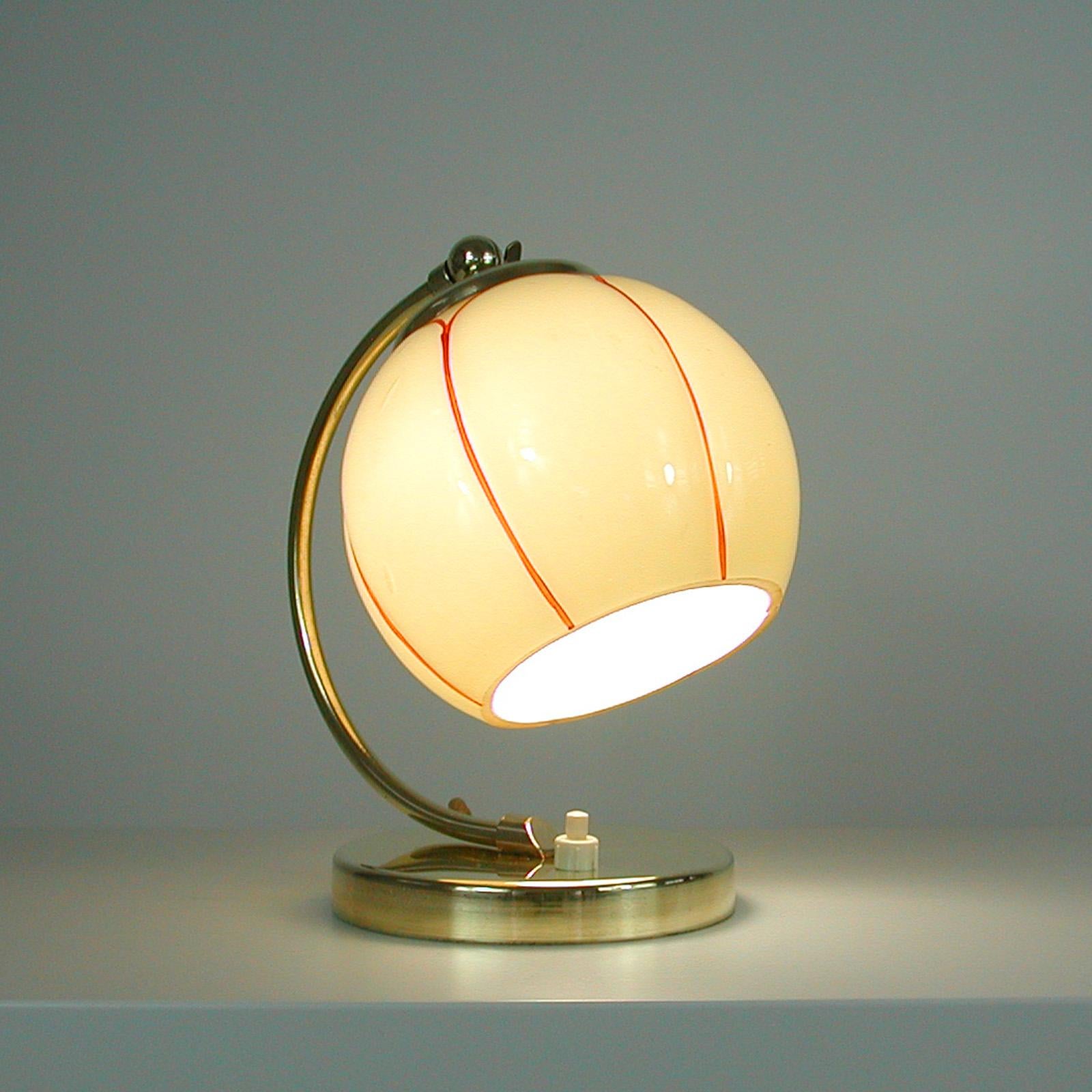 German Bauhaus Art Deco Brass and Opaline Table Lamp, 1930s In Good Condition In NUEMBRECHT, NRW