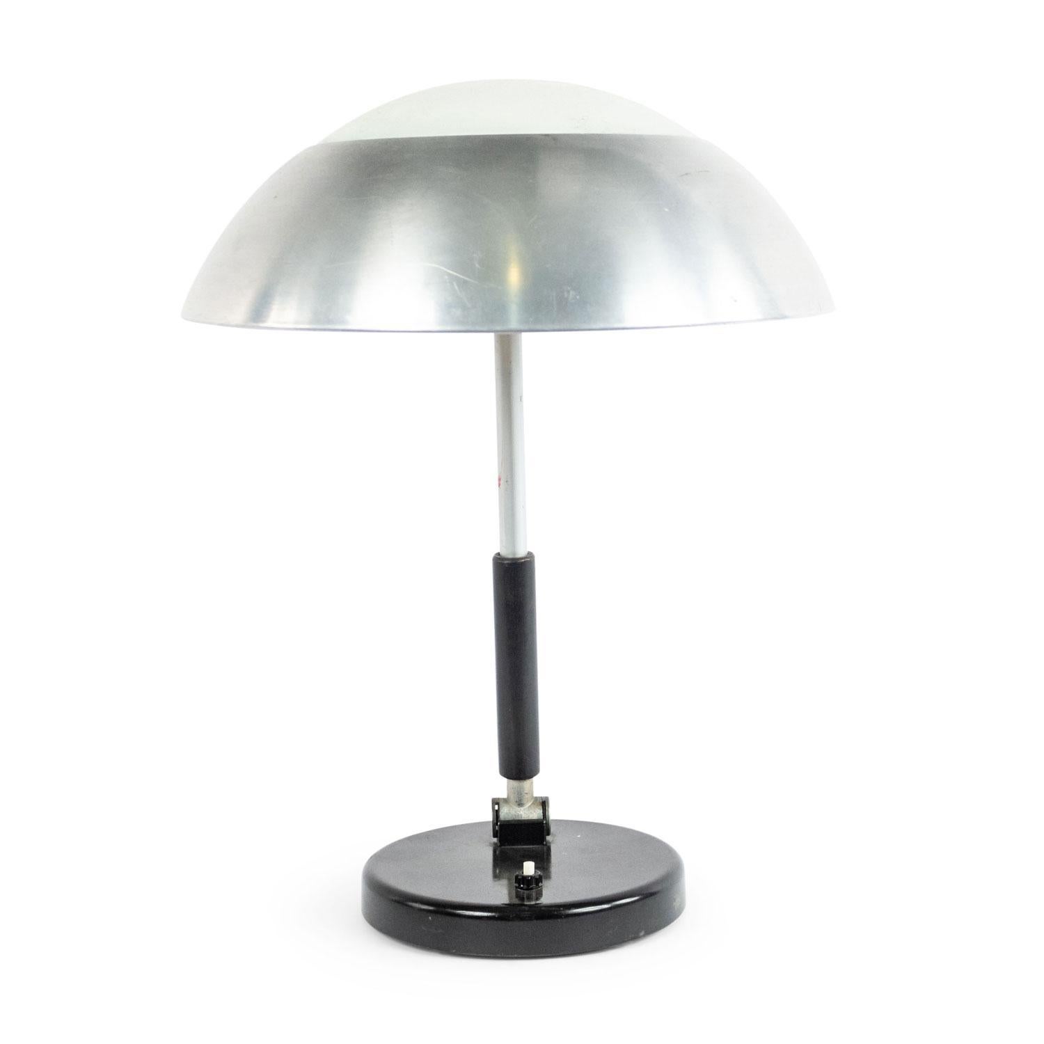 Lámpara de sobremesa alemana de aluminio cepillado Bauhaus Art Decó en venta
