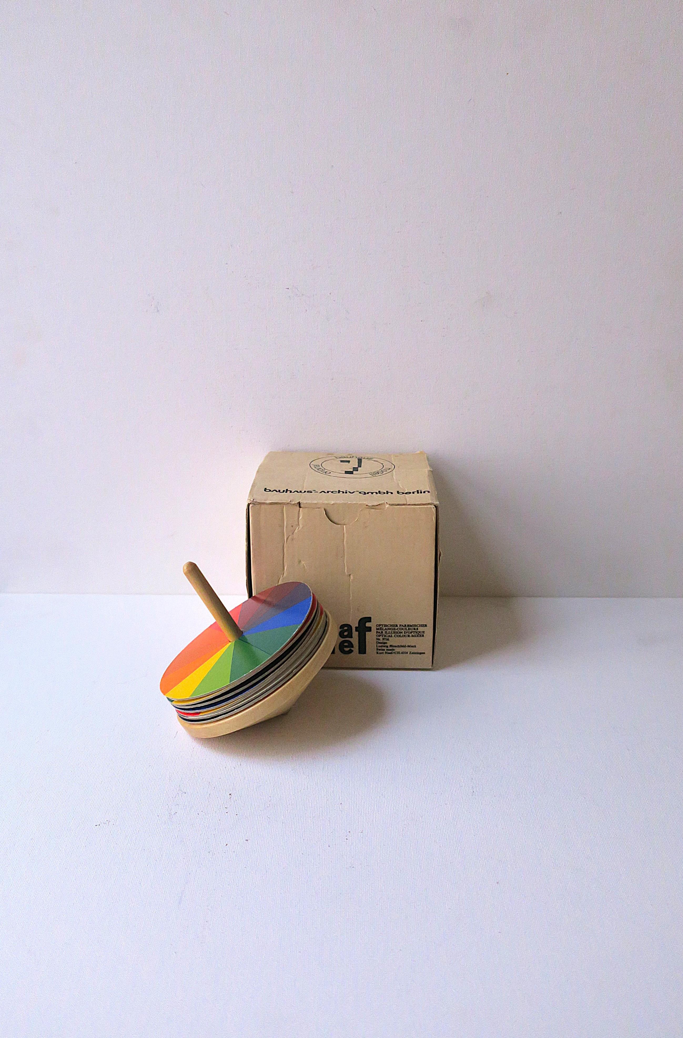Roue de couleur Bauhaus allemande en vente 6