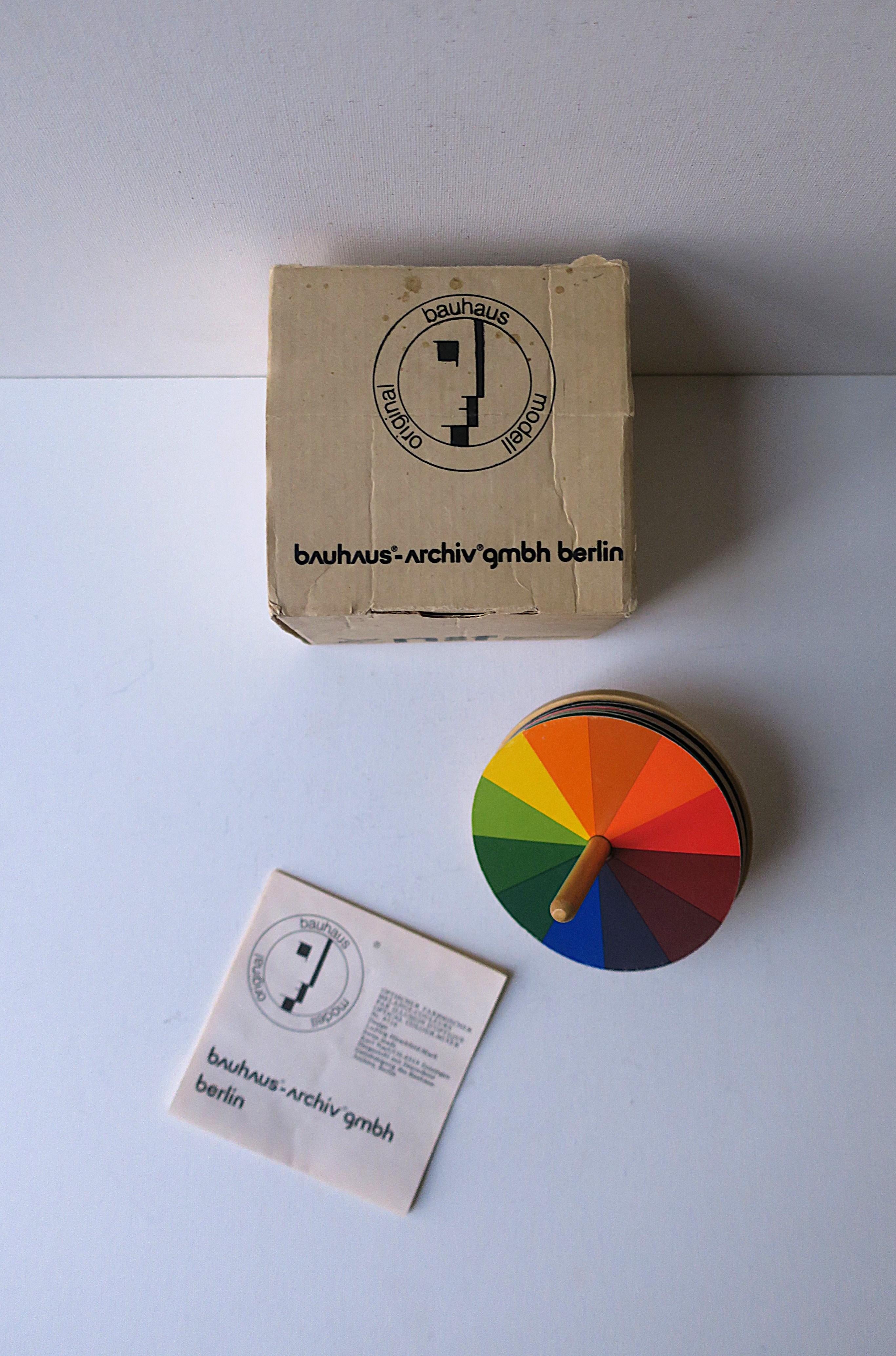 Roue de couleur Bauhaus allemande en vente 7