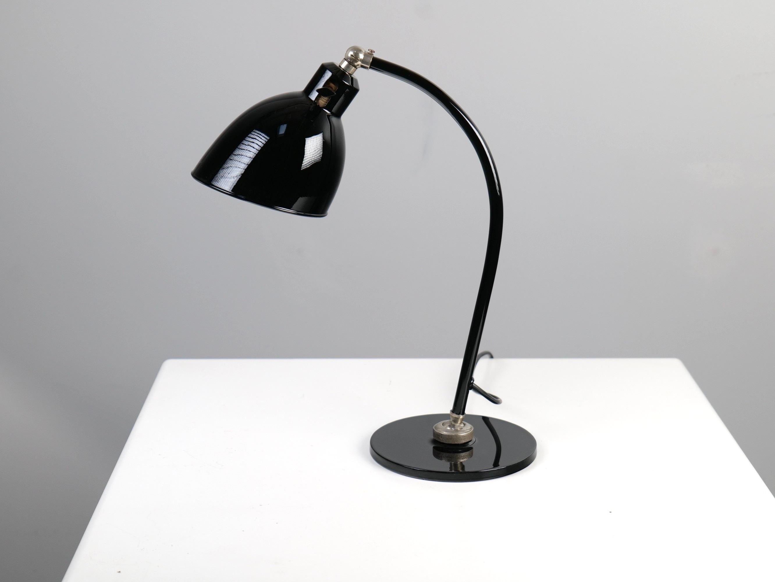 Allemand Lampe de bureau allemande Bauhaus de Christian Dell, modèle Polo Popular en vente