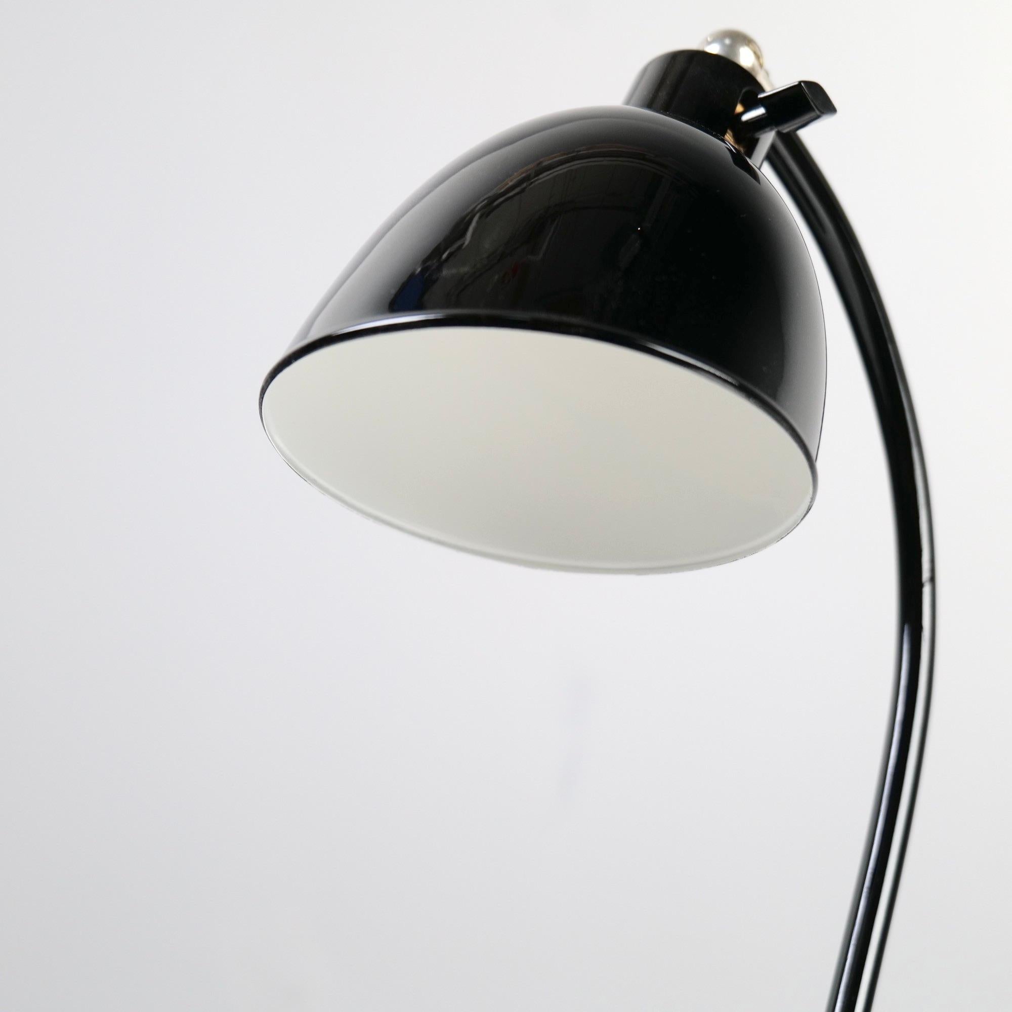 Deutsche deutsche Bauhaus-Schreibtischlampe von Christian Dell, Modell Polo Popular (Metall) im Angebot