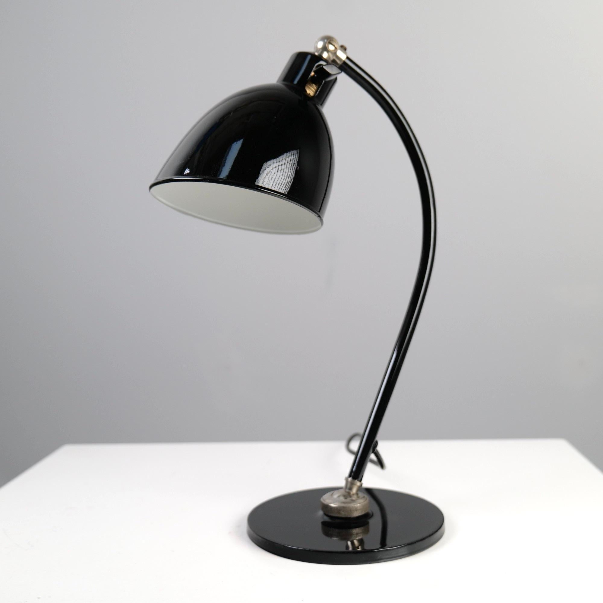 Deutsche deutsche Bauhaus-Schreibtischlampe von Christian Dell, Modell Polo Popular im Angebot 2