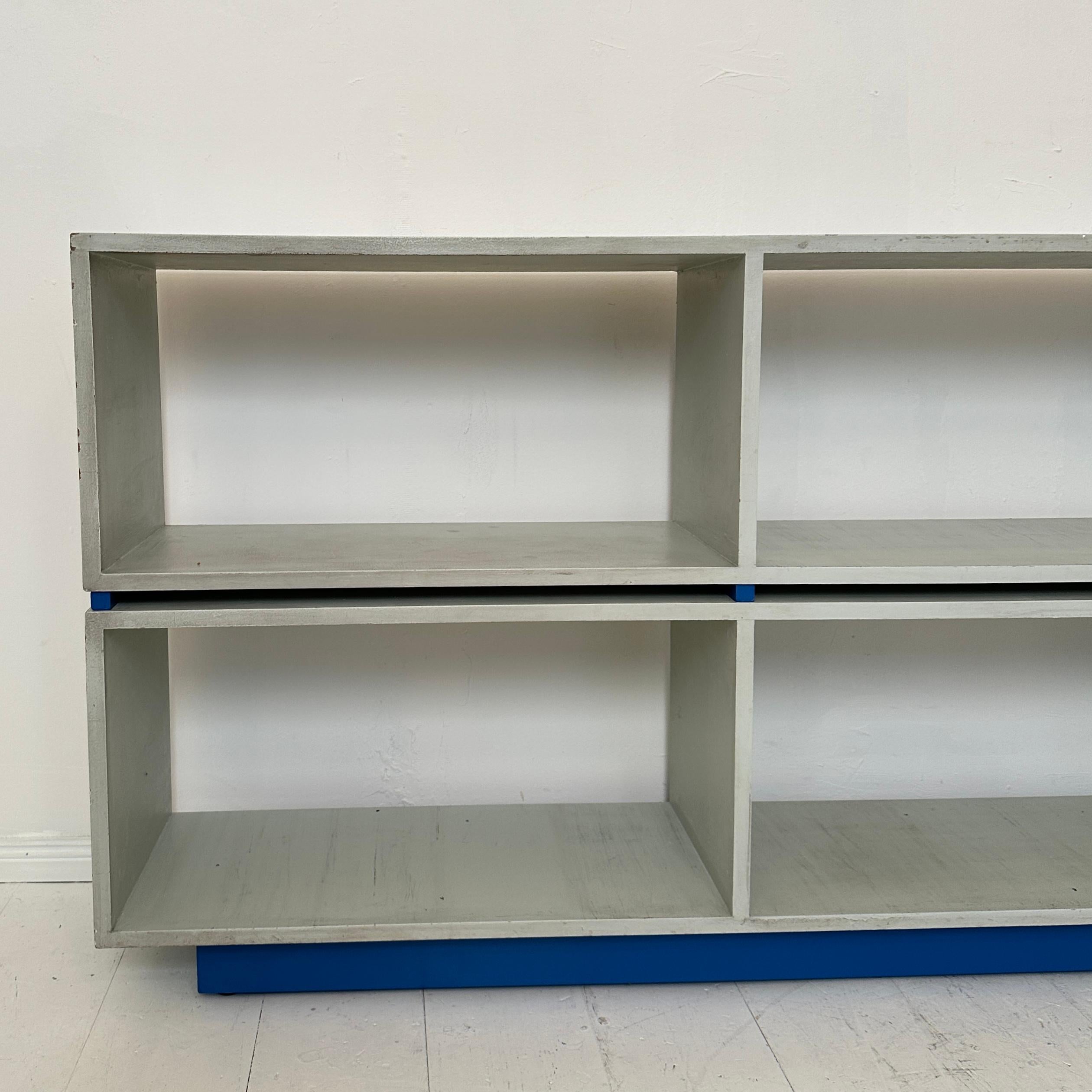 Deutsches Bauhaus-Sideboard / Regal in Mintgrün-Grau, blau lackiertes Kiefernholz, 1950 im Zustand „Gut“ in Berlin, DE