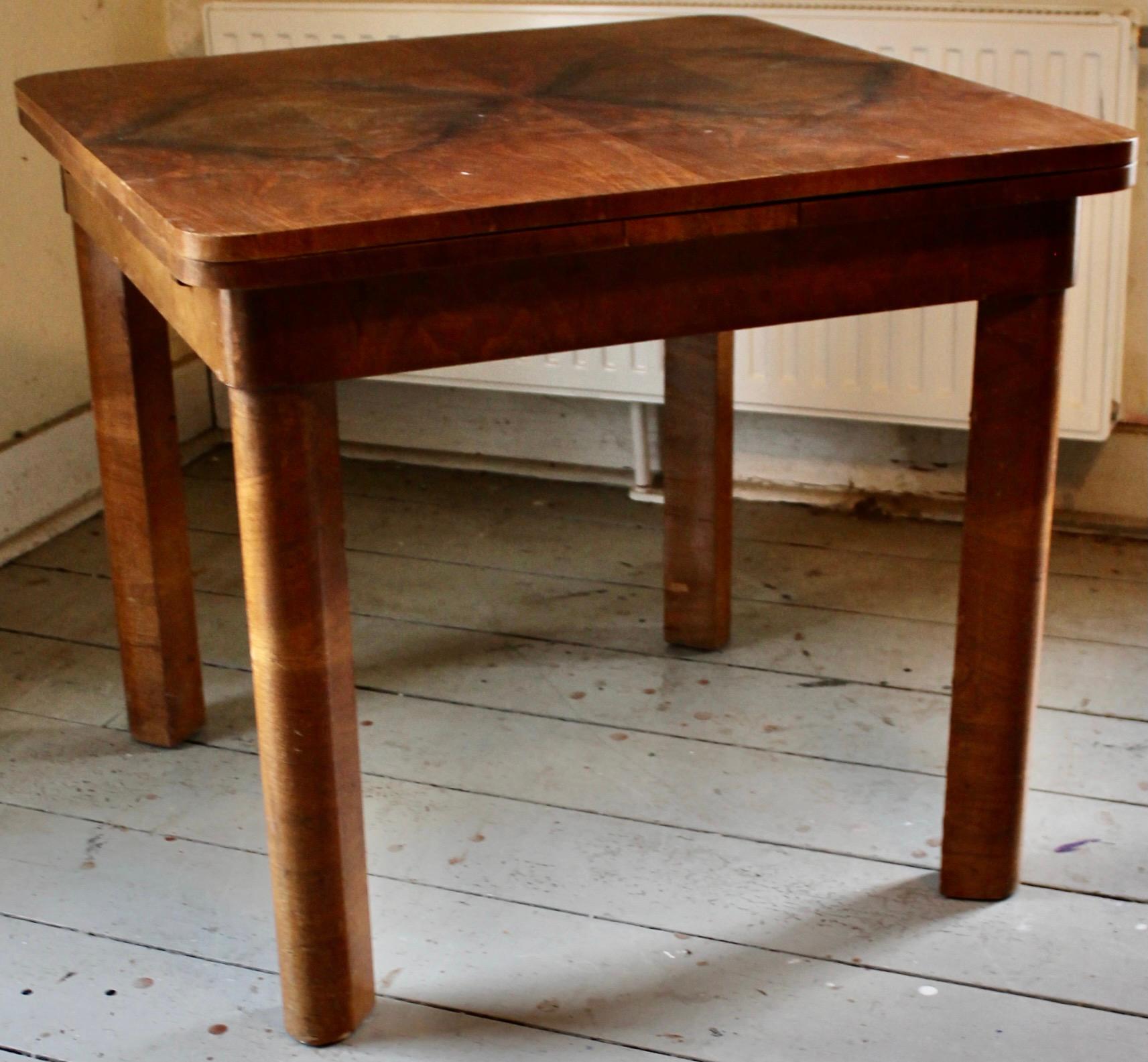 Quadratischer Tisch im Bauhaus-Stil mit 2 Blättern (Deutsch) im Angebot