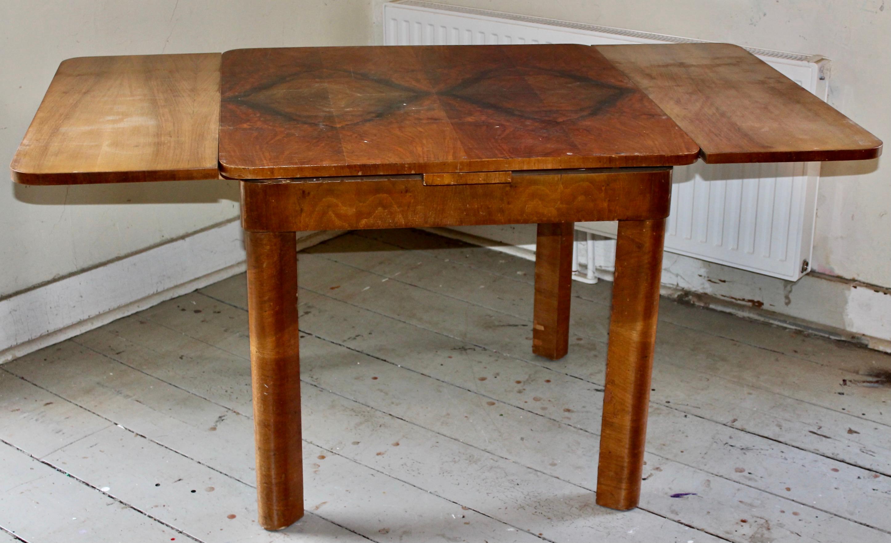 Quadratischer Tisch im Bauhaus-Stil mit 2 Blättern im Zustand „Gut“ im Angebot in Sharon, CT