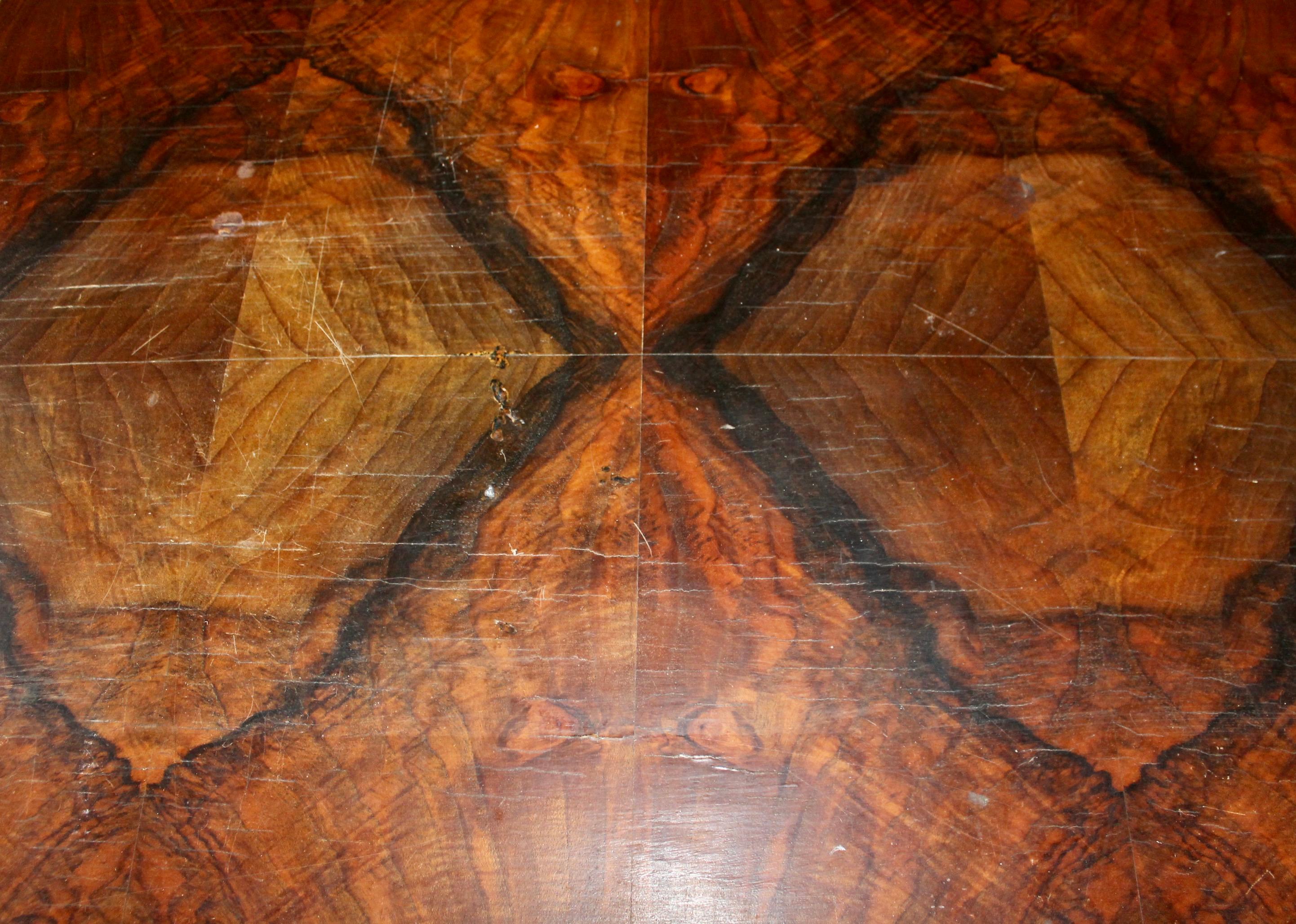 Quadratischer Tisch im Bauhaus-Stil mit 2 Blättern (Frühes 20. Jahrhundert) im Angebot