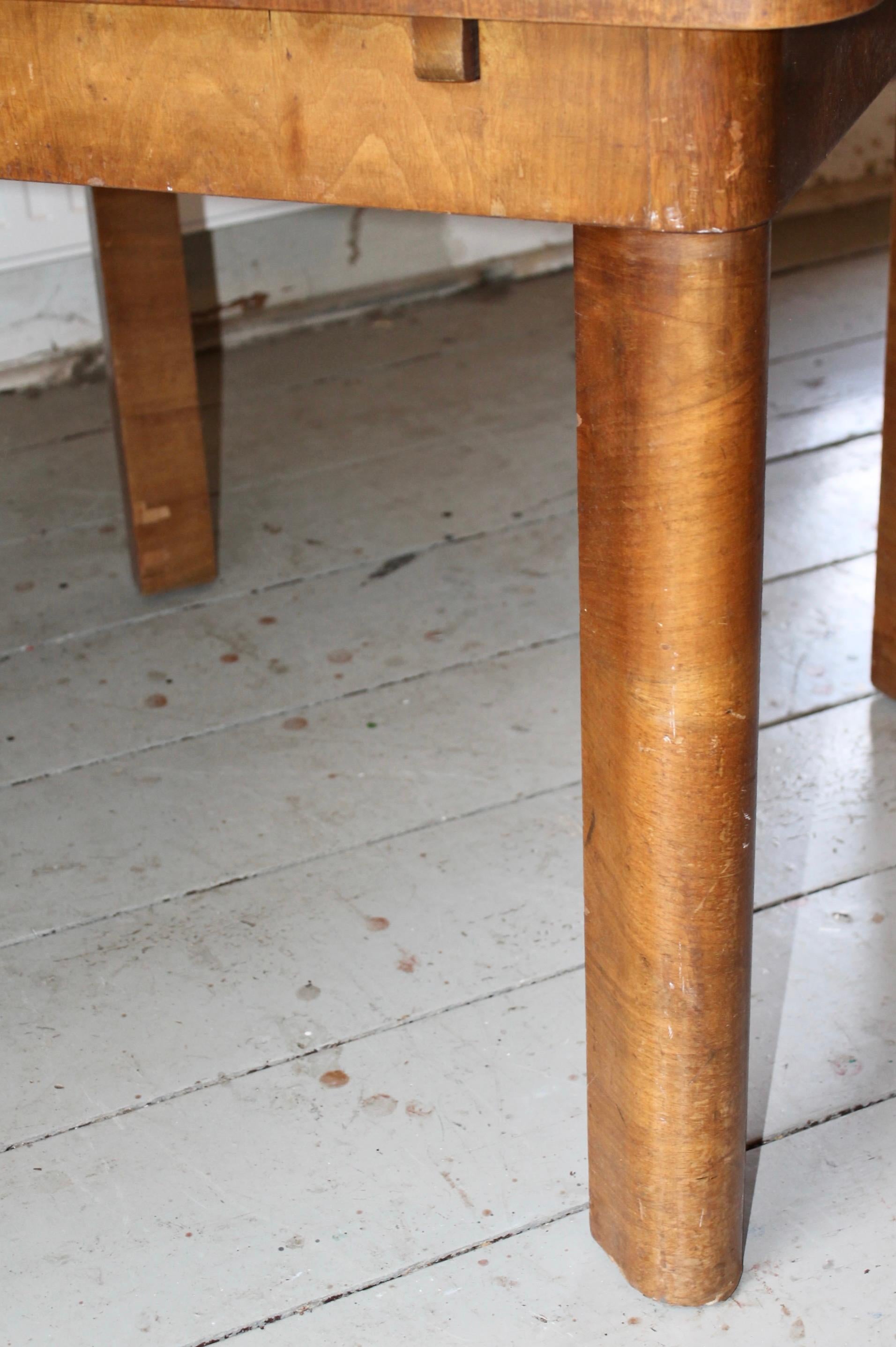 Quadratischer Tisch im Bauhaus-Stil mit 2 Blättern im Angebot 1