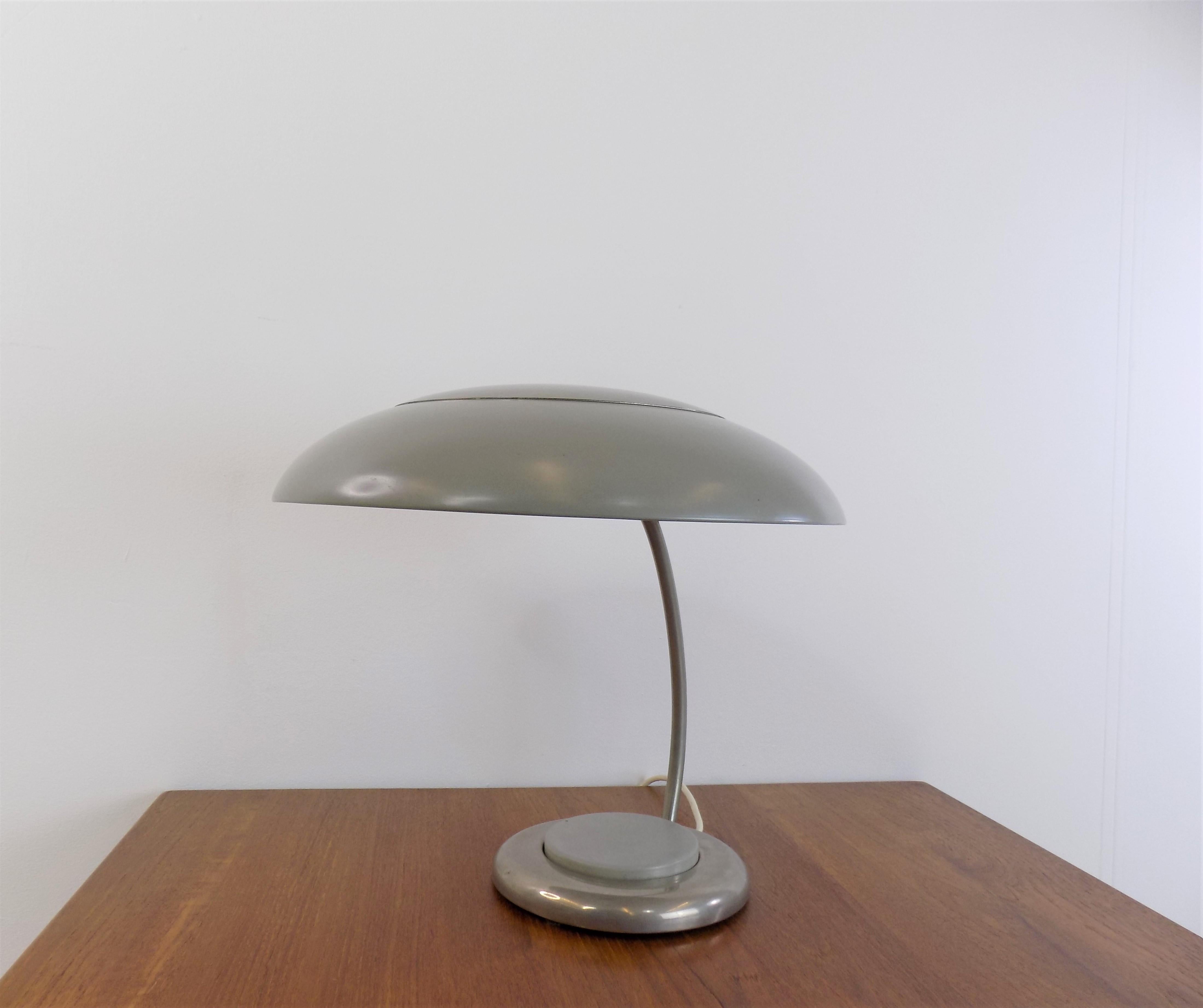 Lámpara de mesa alemana Bauhaus de VEB Leuchtenbau Lengefeld en venta 1