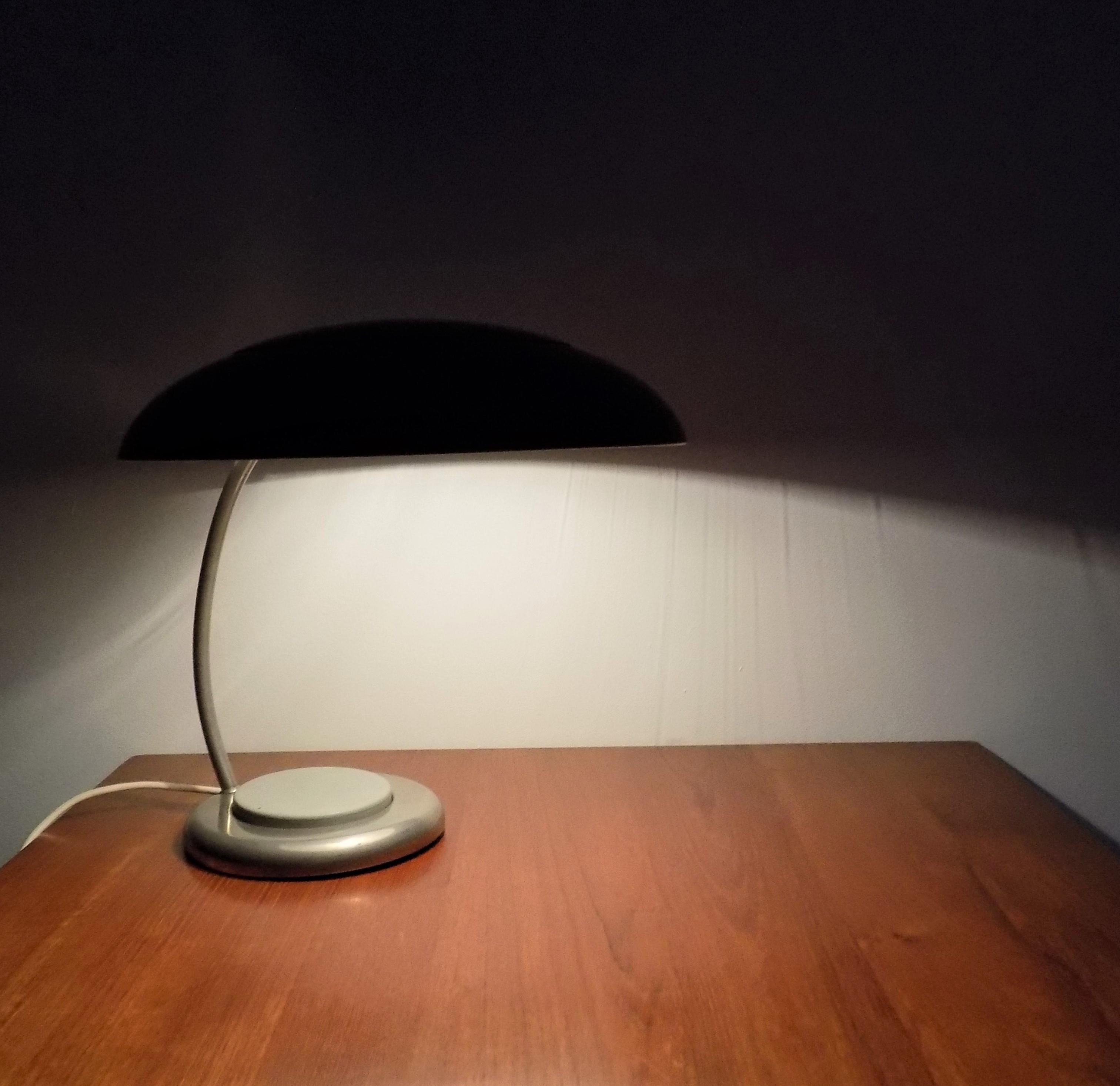 Lámpara de mesa alemana Bauhaus de VEB Leuchtenbau Lengefeld en venta 3
