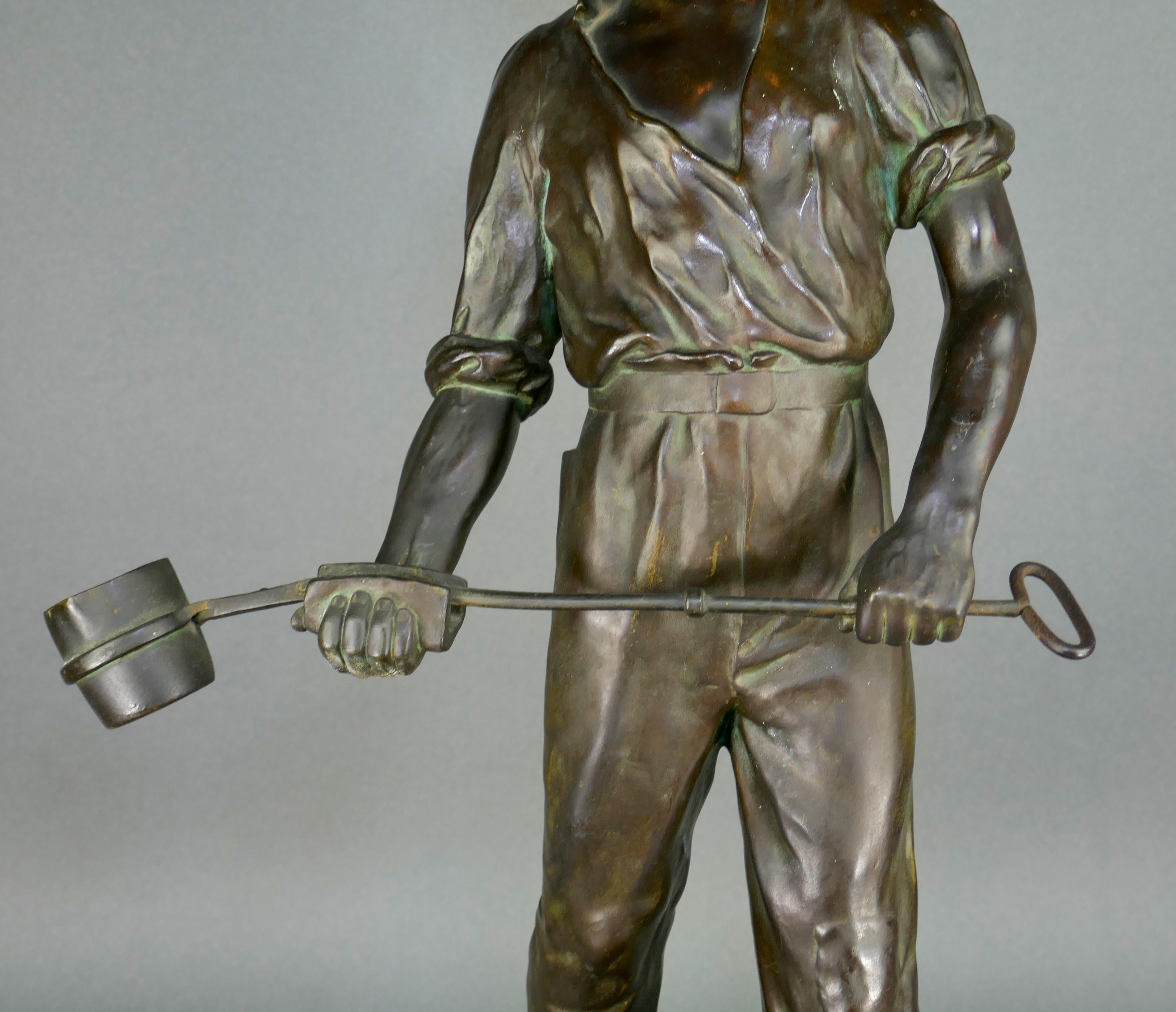 Bauhaus tedesco Wiener Werkstatte B. Grundmann Statua in bronzo di un fonditore maschio in vendita 2