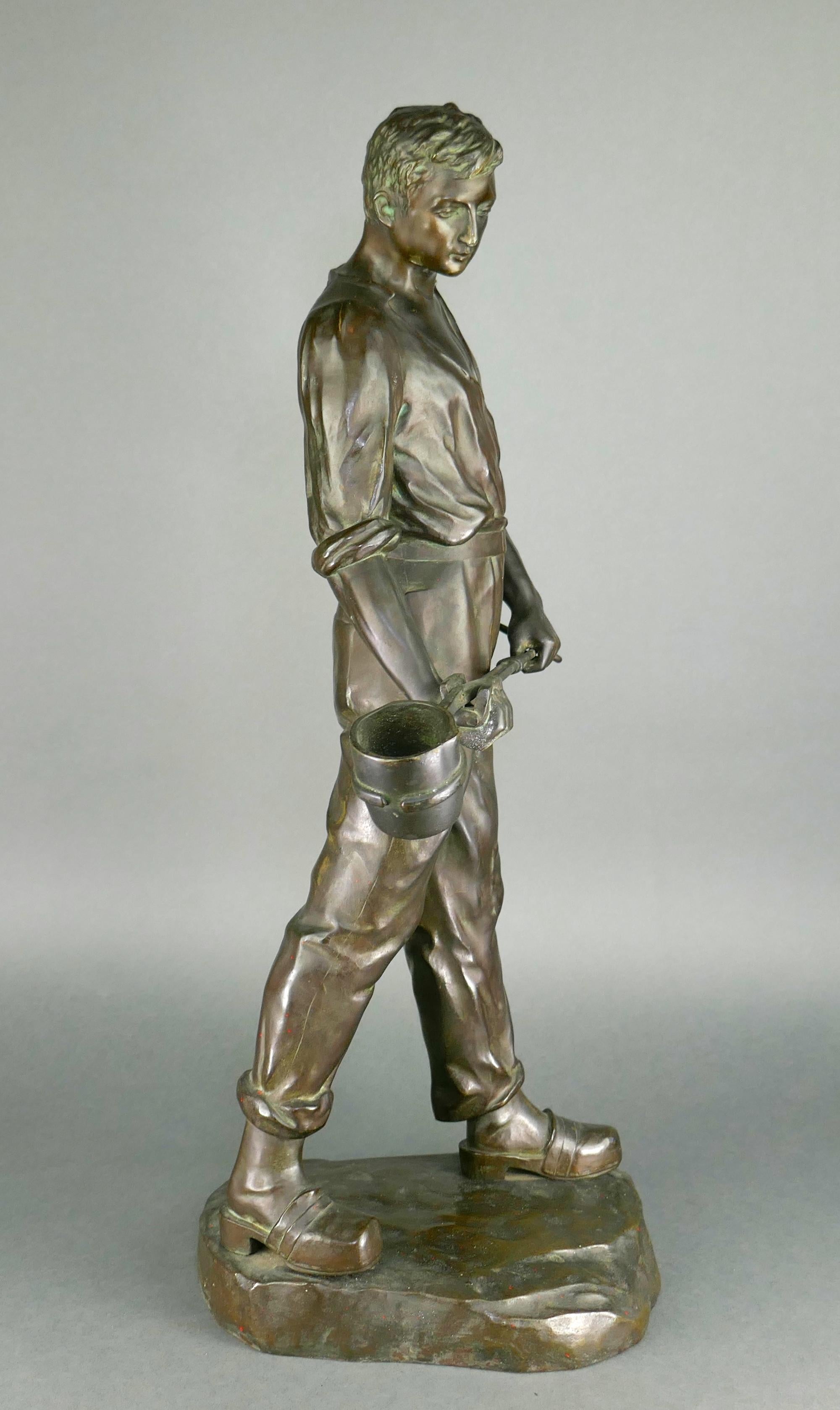 Bauhaus tedesco Wiener Werkstatte B. Grundmann Statua in bronzo di un fonditore maschio in vendita 6