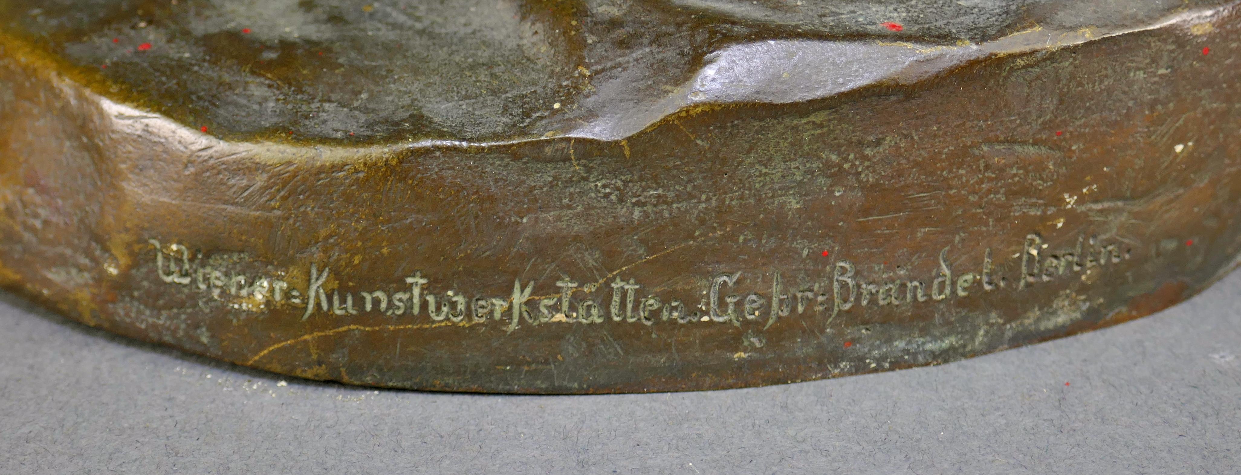 Bauhaus tedesco Wiener Werkstatte B. Grundmann Statua in bronzo di un fonditore maschio in vendita 9