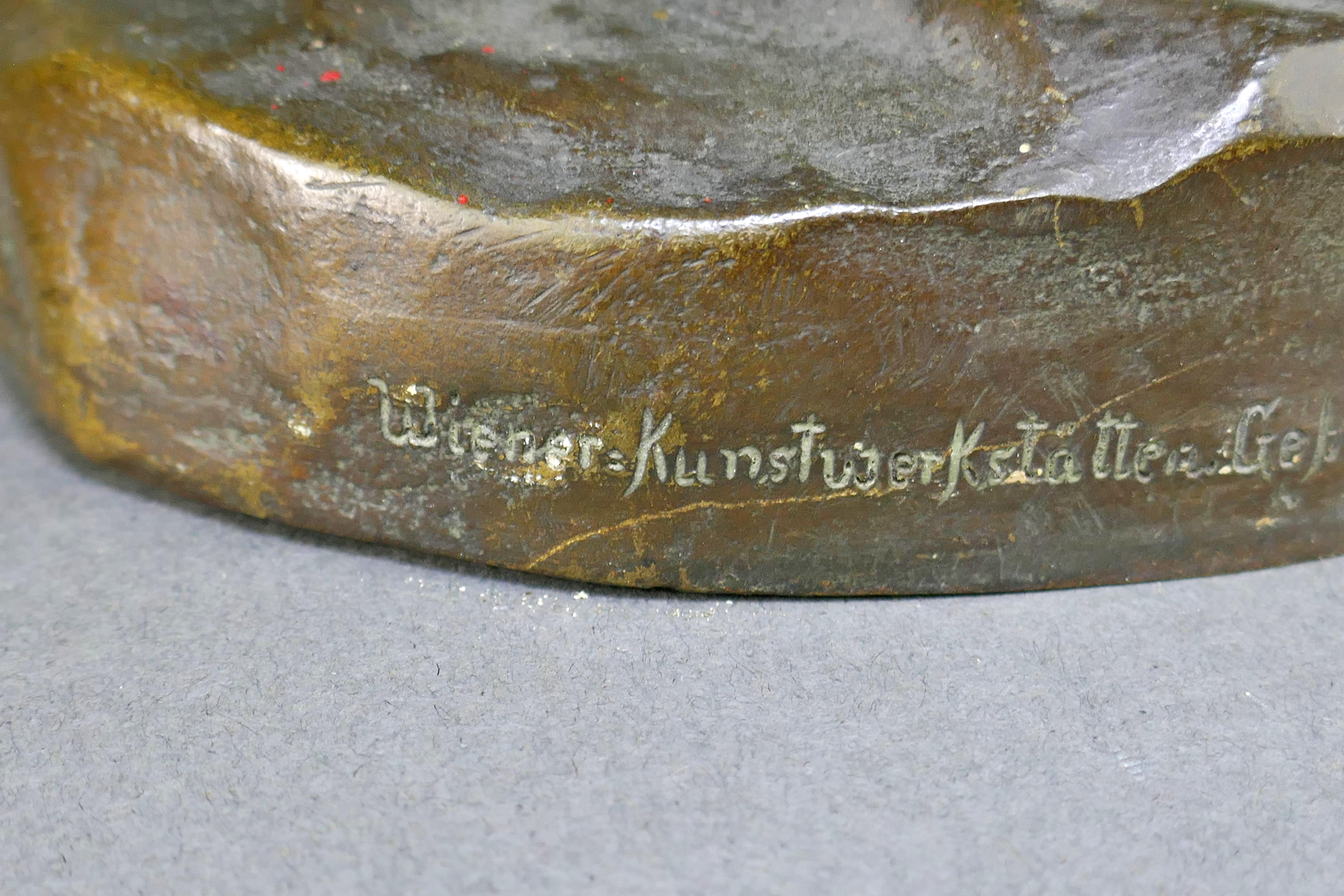 Bauhaus tedesco Wiener Werkstatte B. Grundmann Statua in bronzo di un fonditore maschio in vendita 10