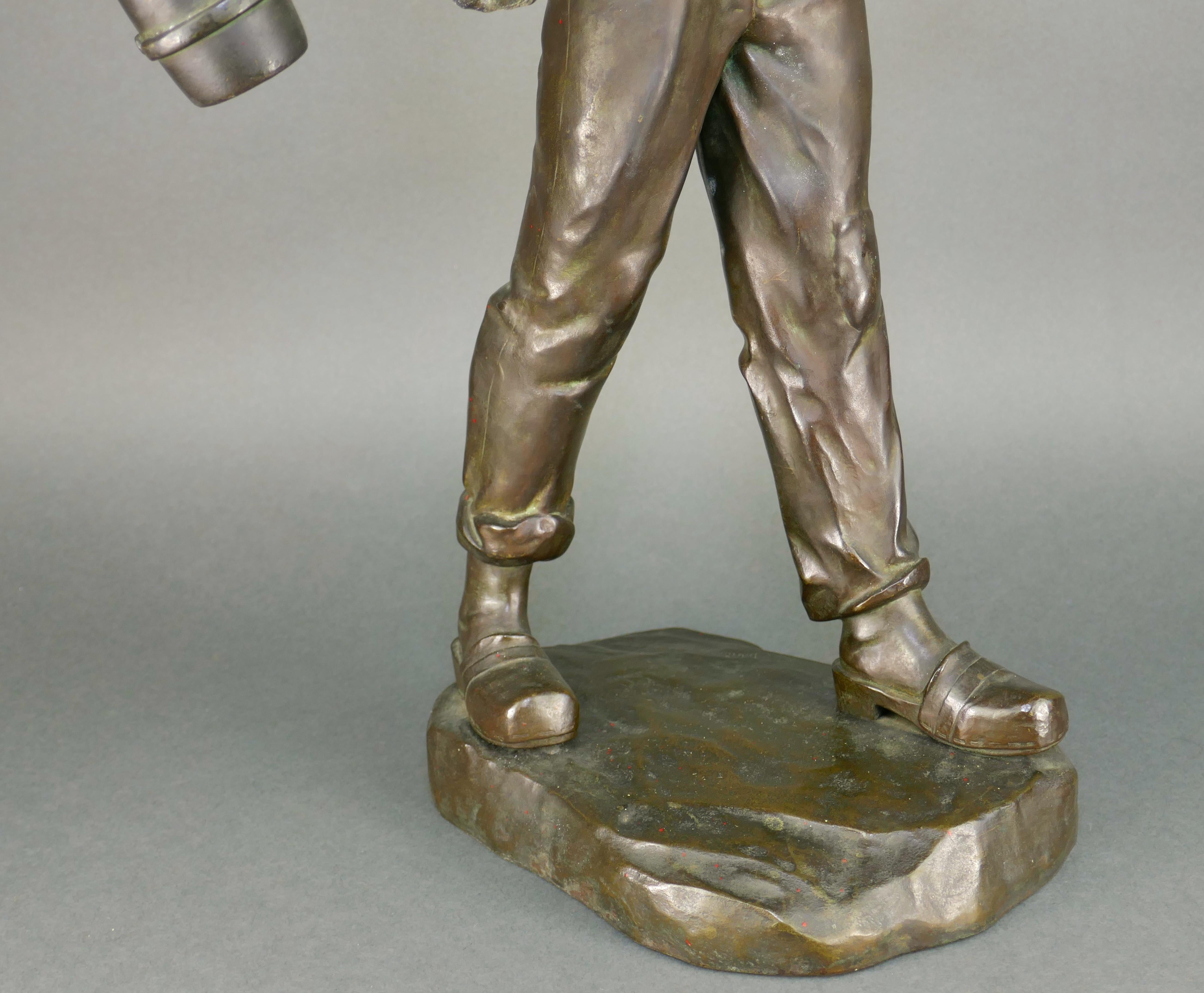 Bauhaus tedesco Wiener Werkstatte B. Grundmann Statua in bronzo di un fonditore maschio In condizioni buone in vendita a San Juan Capistrano, CA