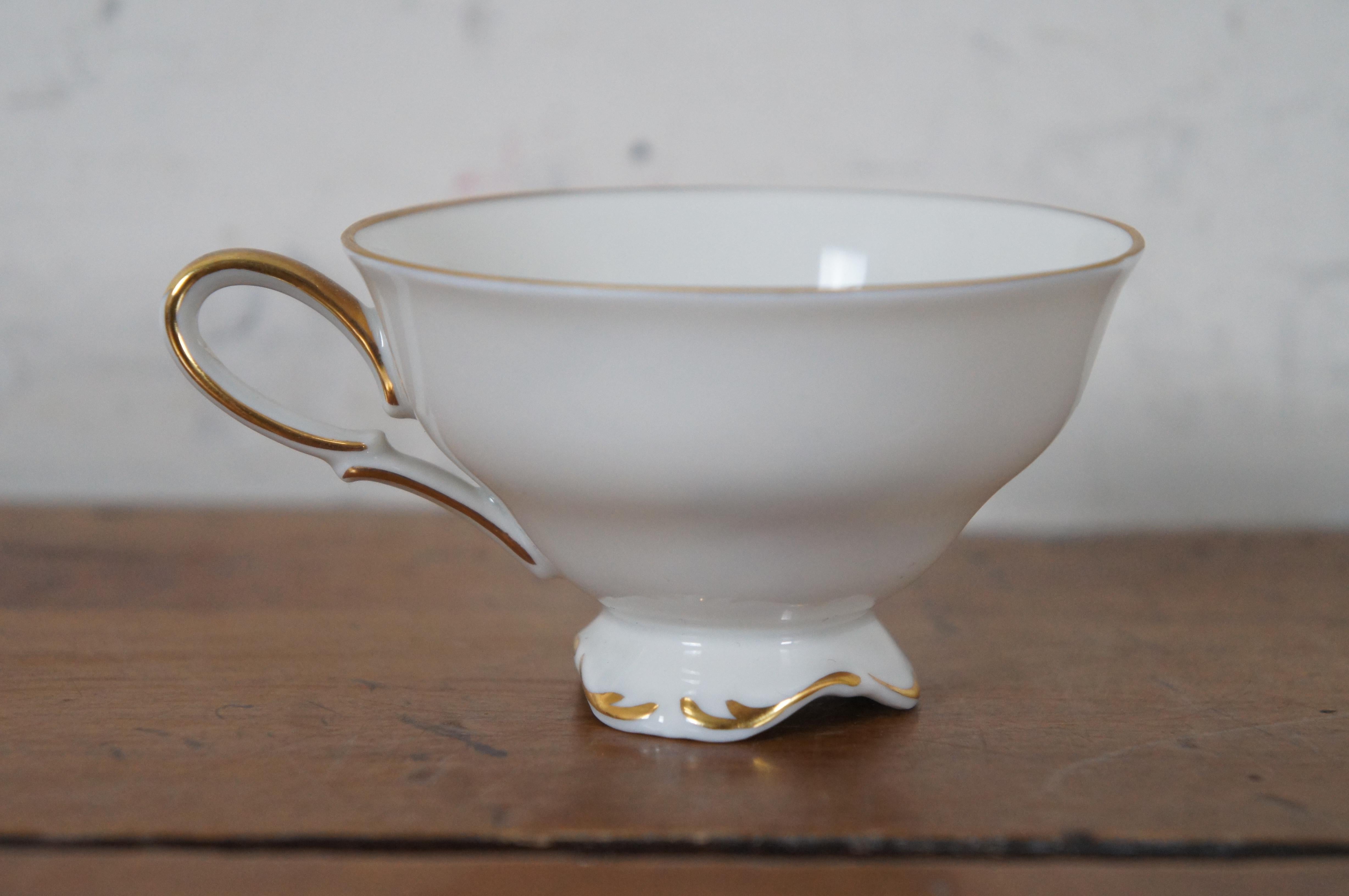 German Bavaria Handgemalt Porcelain Pied Piper Hamelin Tea Cup & Saucer In Good Condition In Dayton, OH