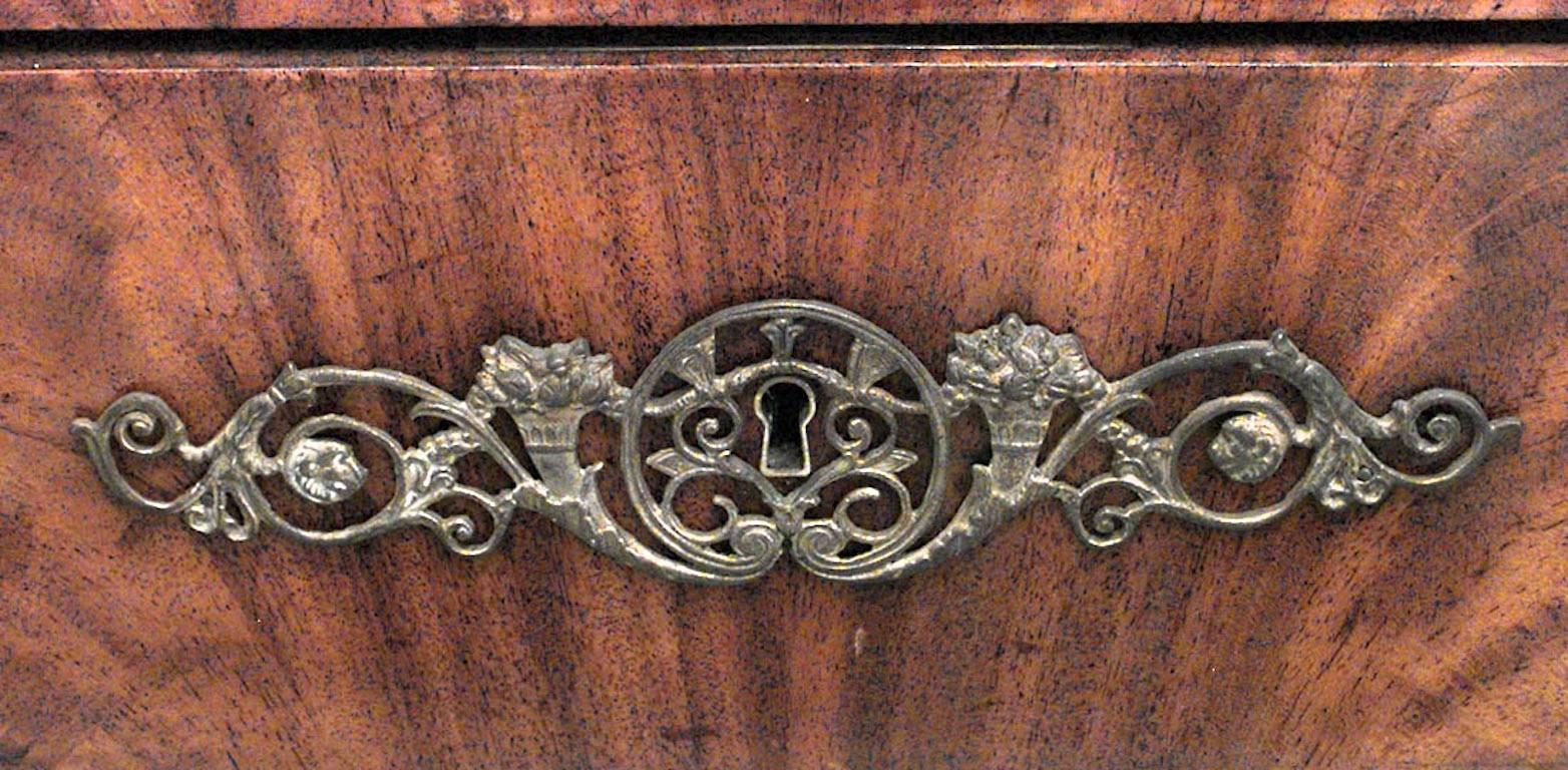 Tedesco Scrivania a ginocchio in mogano Biedermeier tedesco in vendita
