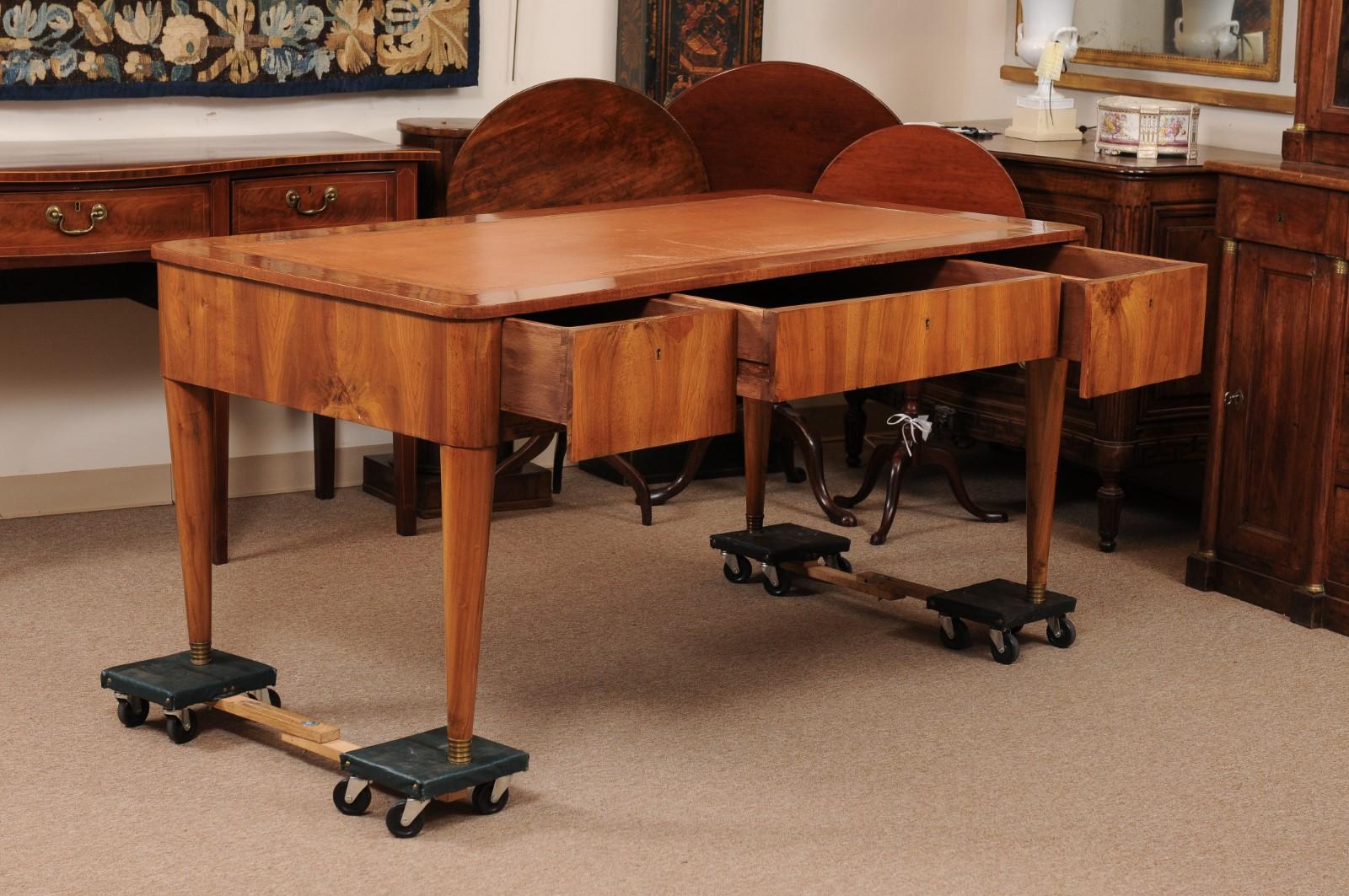 German Biedermeier Art Deco Walnut Bureau Plat Writing Desk In Fair Condition In Atlanta, GA