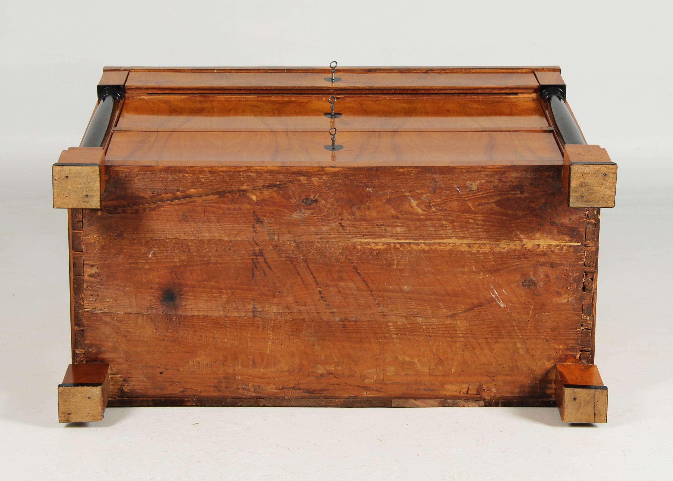 Cassettiera Biedermeier tedesca, noce, 1825 circa in vendita 5