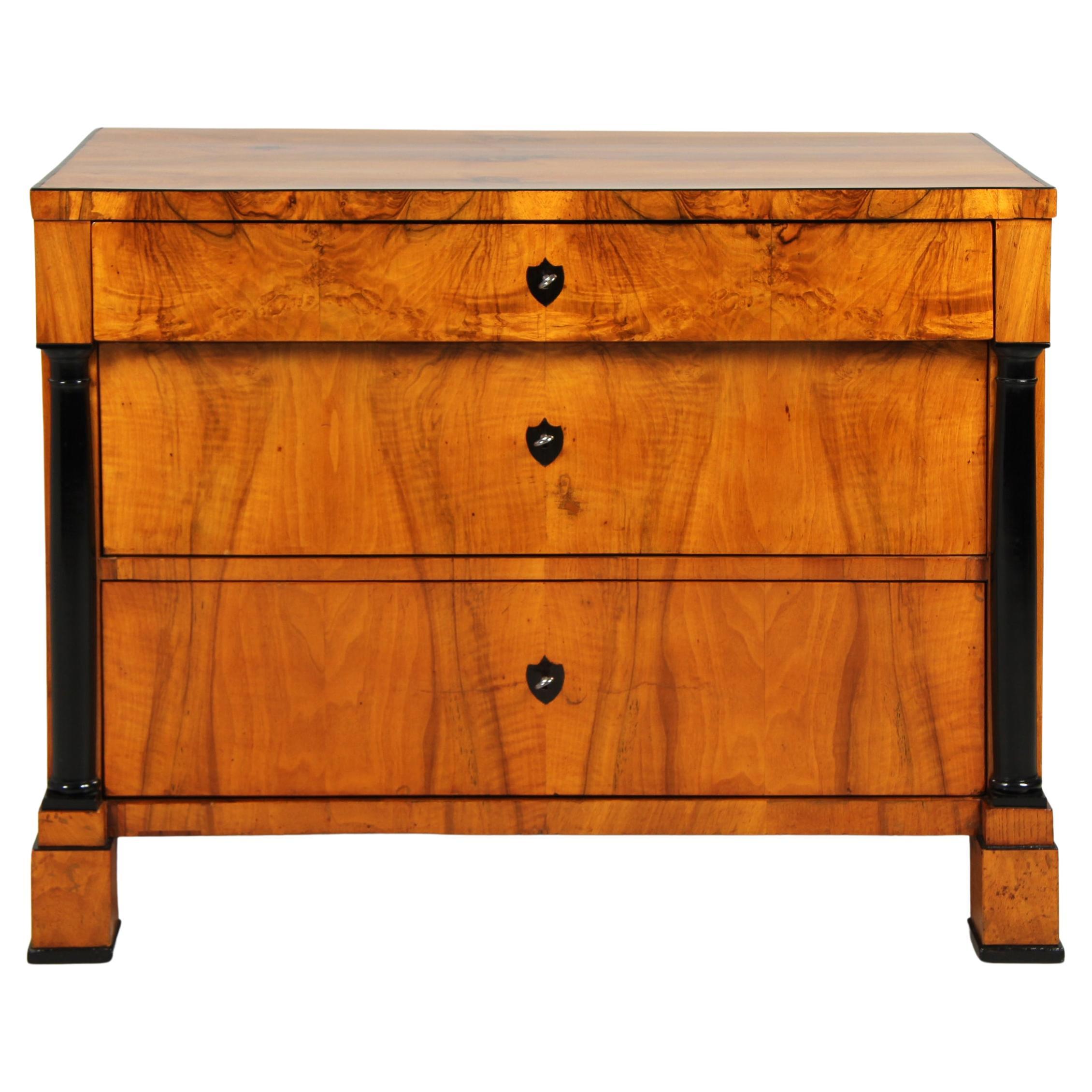 German Biedermeier Chest of Drawers, Walnut, circa 1825