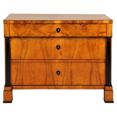 Cómoda Biedermeier alemana, nogal, hacia 1825