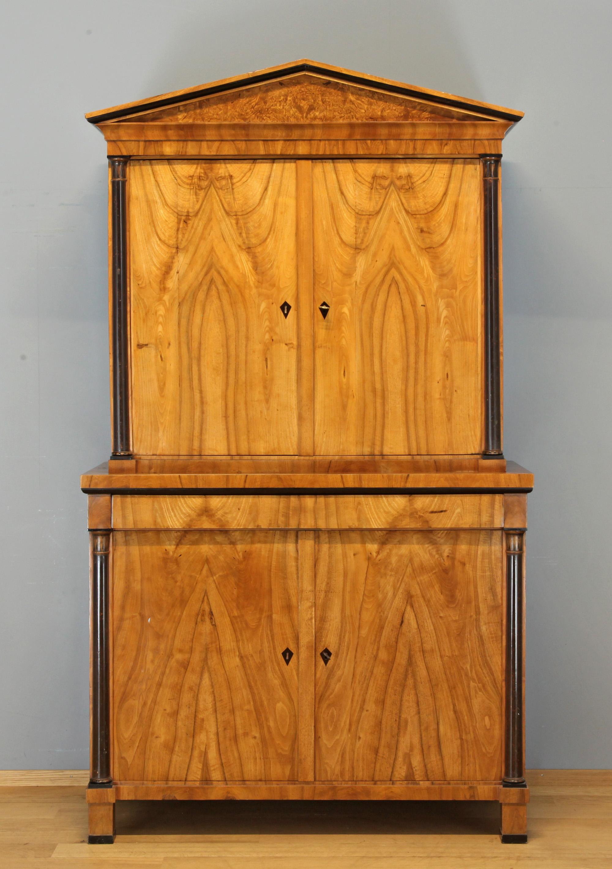 German Biedermeier Chest of Drawers with Top and Columns from 1820 In Good Condition For Sale In Heiligenberg, DE