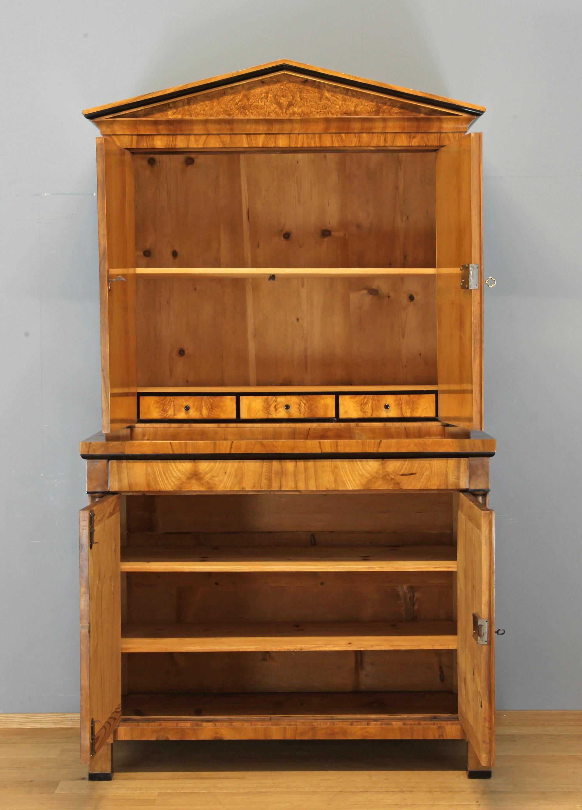 Early 19th Century German Biedermeier Chest of Drawers with Top and Columns from 1820 For Sale