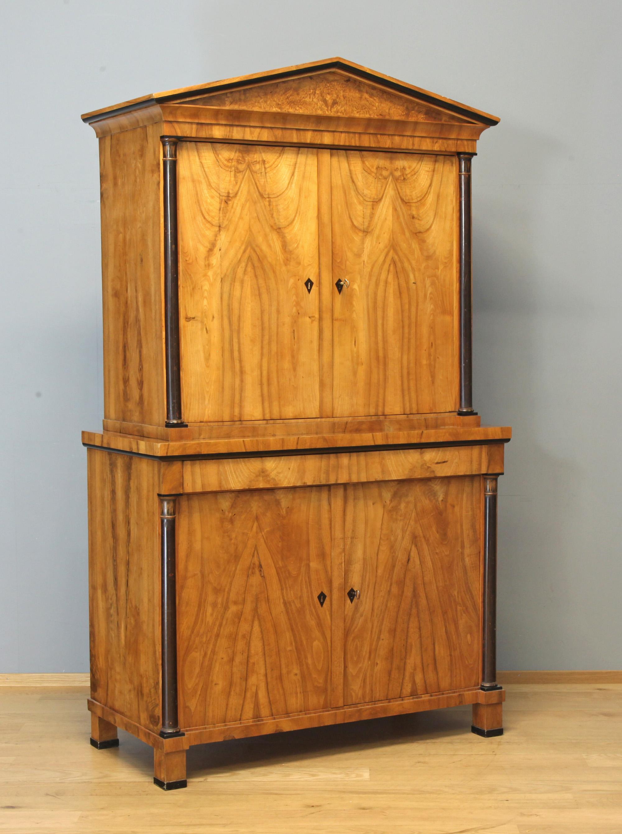 German Biedermeier Chest of Drawers with Top and Columns from 1820 For Sale 1