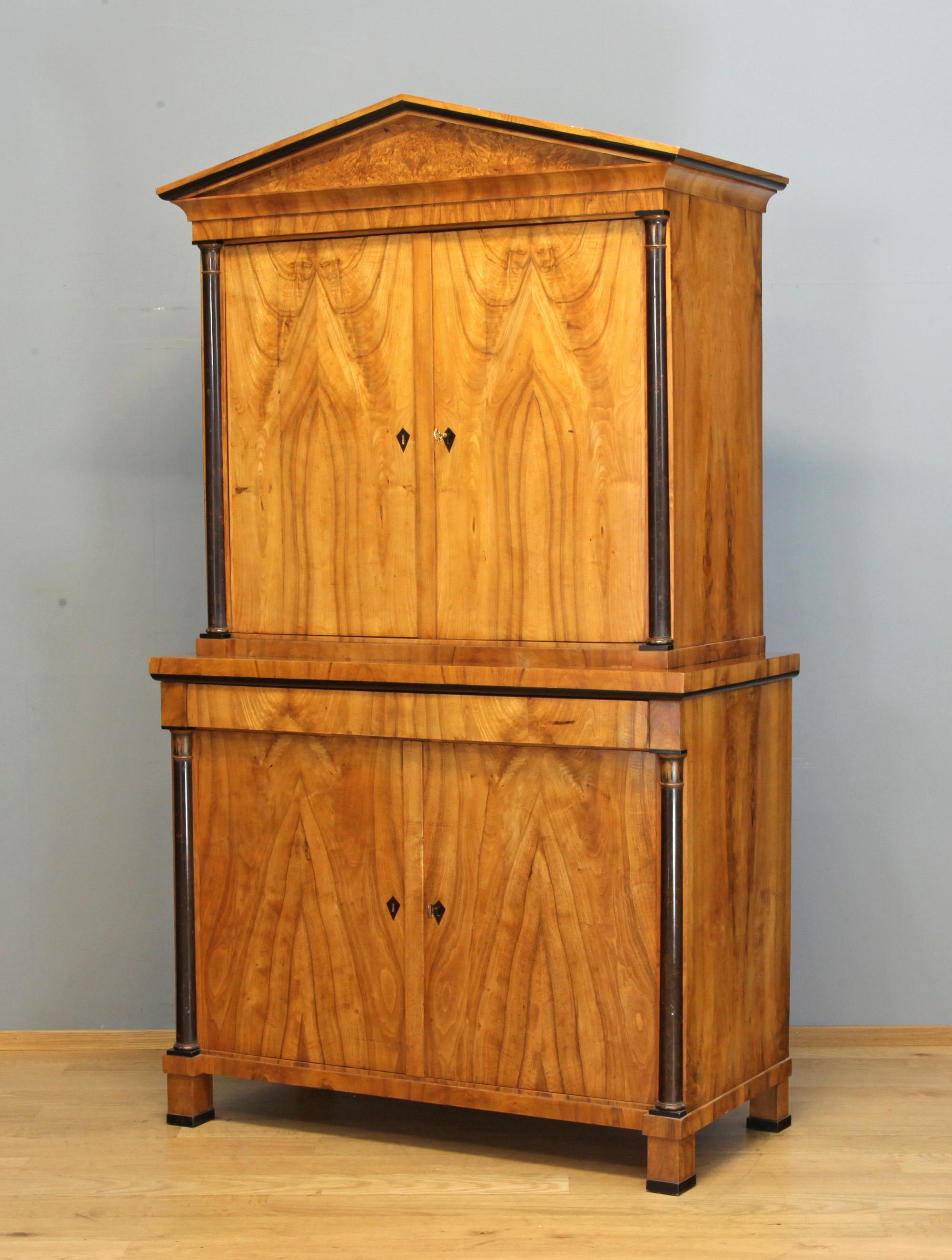 German Biedermeier Chest of Drawers with Top and Columns from 1820 For Sale 2