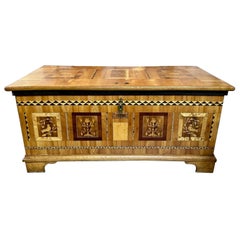 Baule tedesco Biedermeier intarsiato in noce