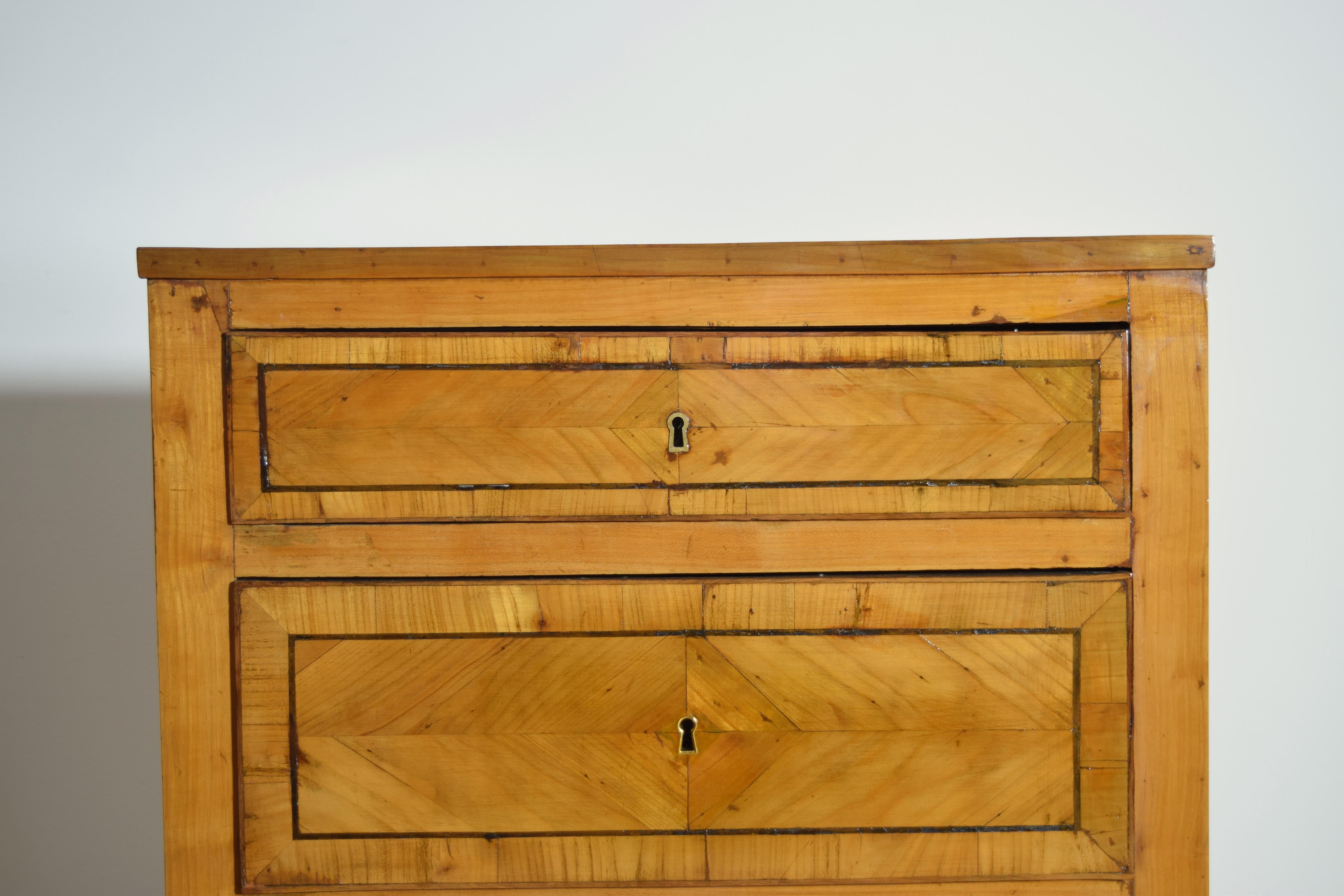Deutsche Biedermeier-Beistellkommoden aus Ahornholz mit Buchmatch-Veneer, ca. 1820, Paar im Angebot 3