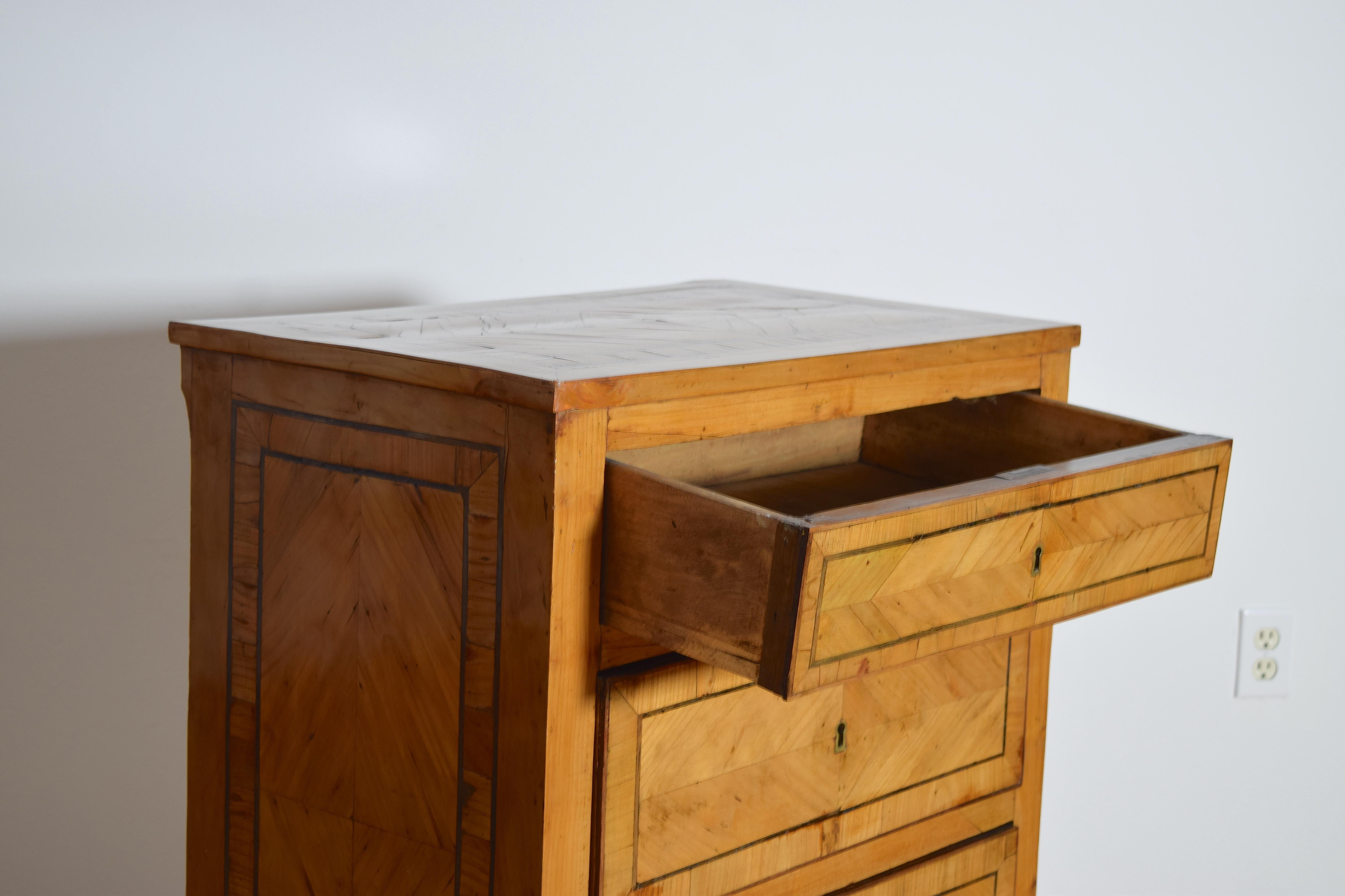 Deutsche Biedermeier-Beistellkommoden aus Ahornholz mit Buchmatch-Veneer, ca. 1820, Paar im Angebot 4