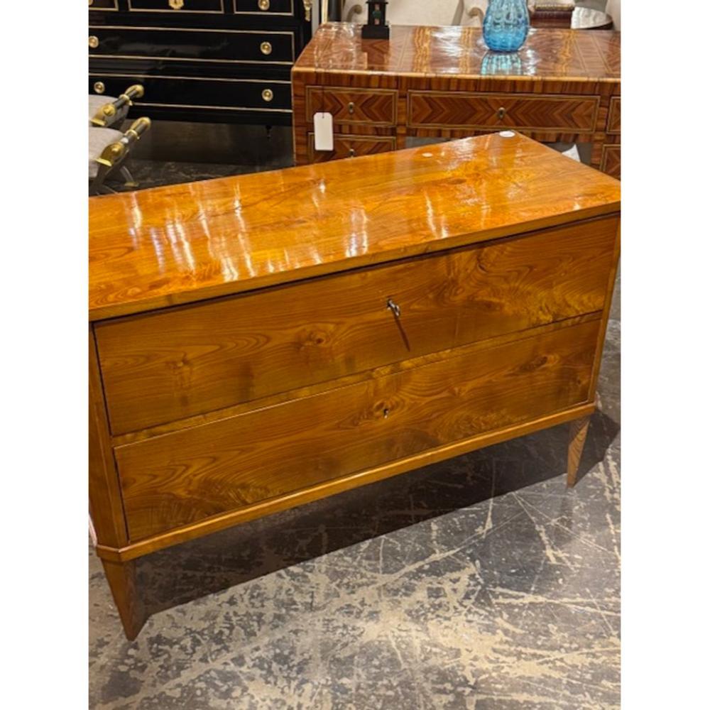 Cómoda alemana Biedermeier de nogal en Bueno estado para la venta en Dallas, TX